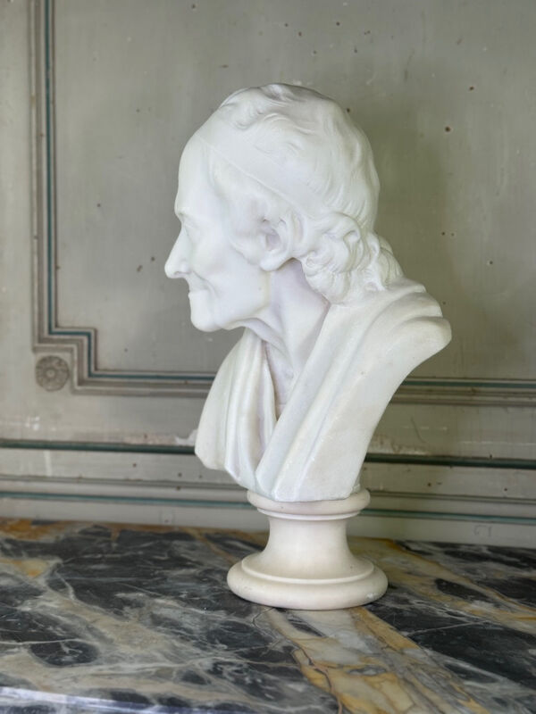Buste en marbre, Voltaire d’après Jean Antoine Houdon, copie du XIXème siècle