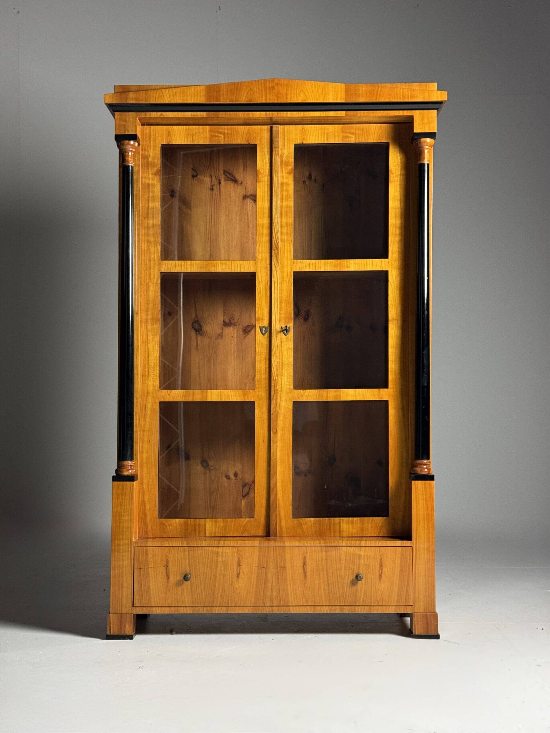 Vitrine Biedermeier allemande du 19e siècle