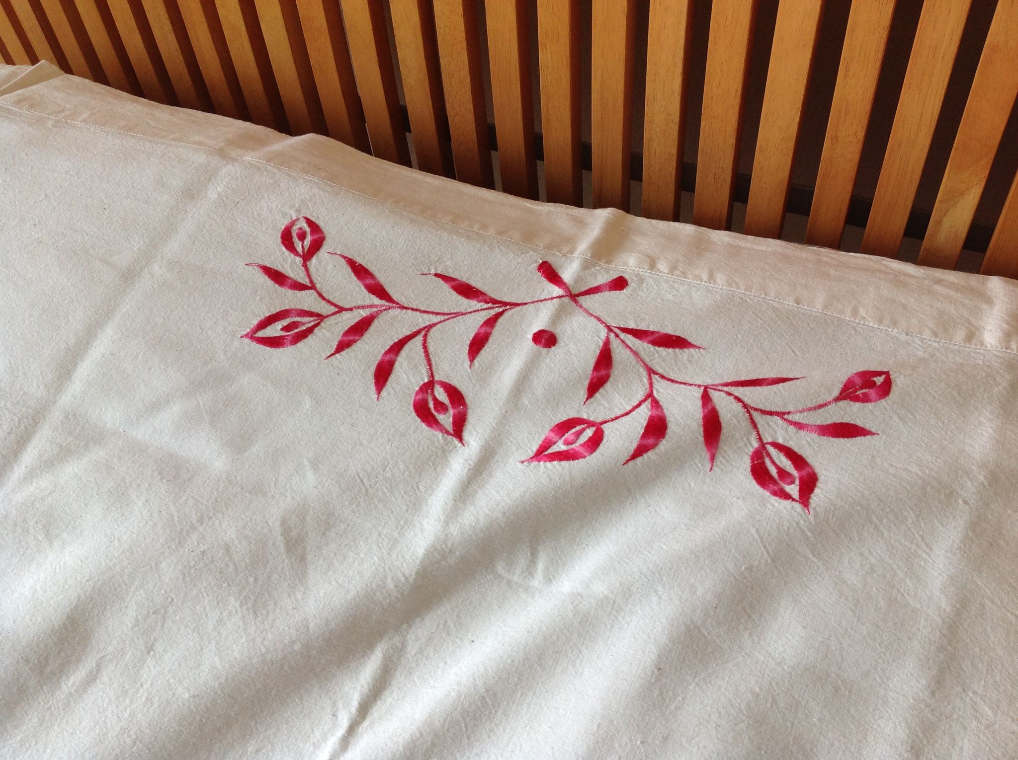 Ancien drap de lit en coton brodé  220 x 180 cm 1950/60