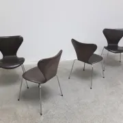 Set of 4 'Series 7' chairs in leather by Arne Jacobsen for Fritz Hansen, 1955