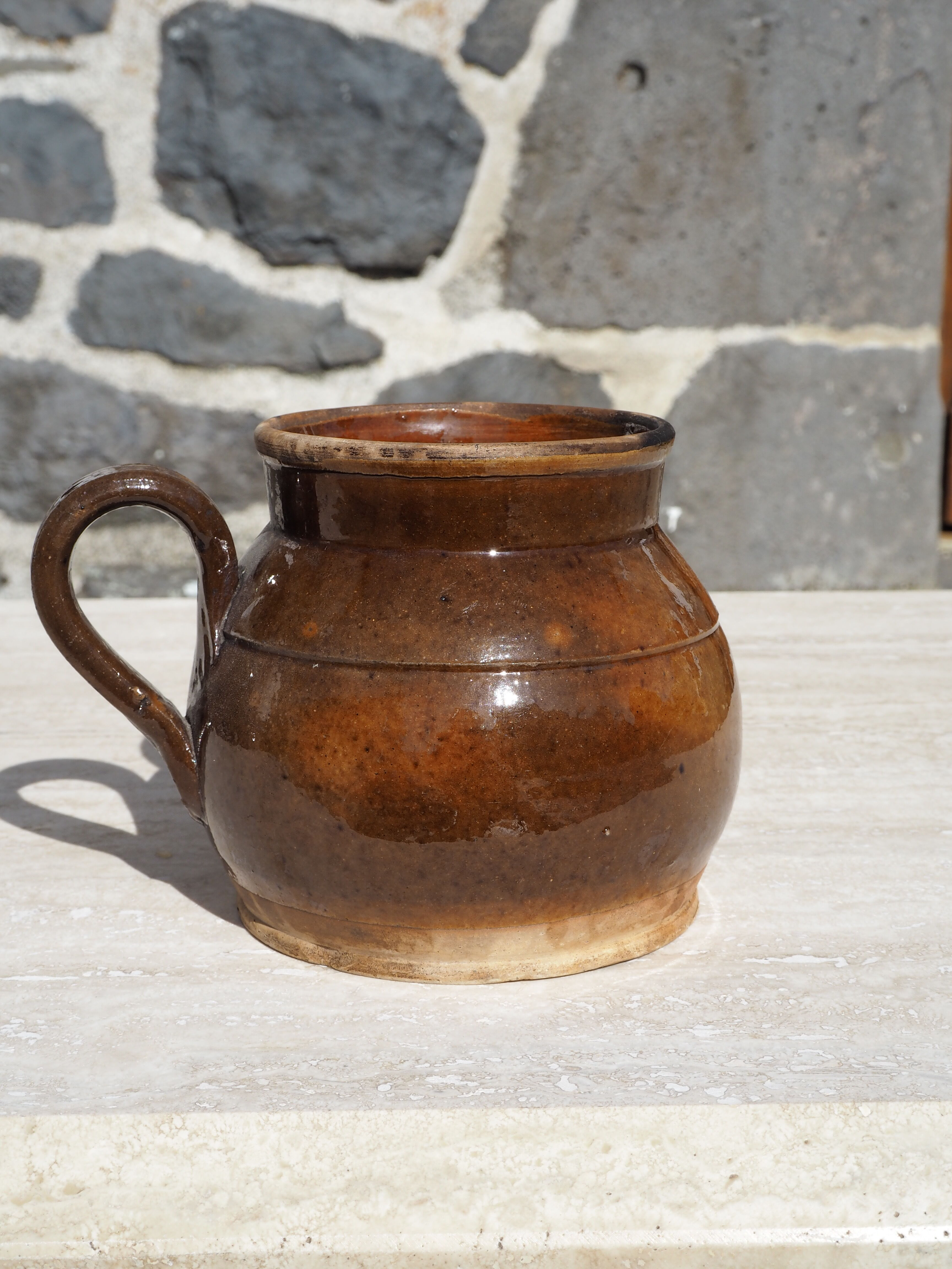 Sandstone pot with handle