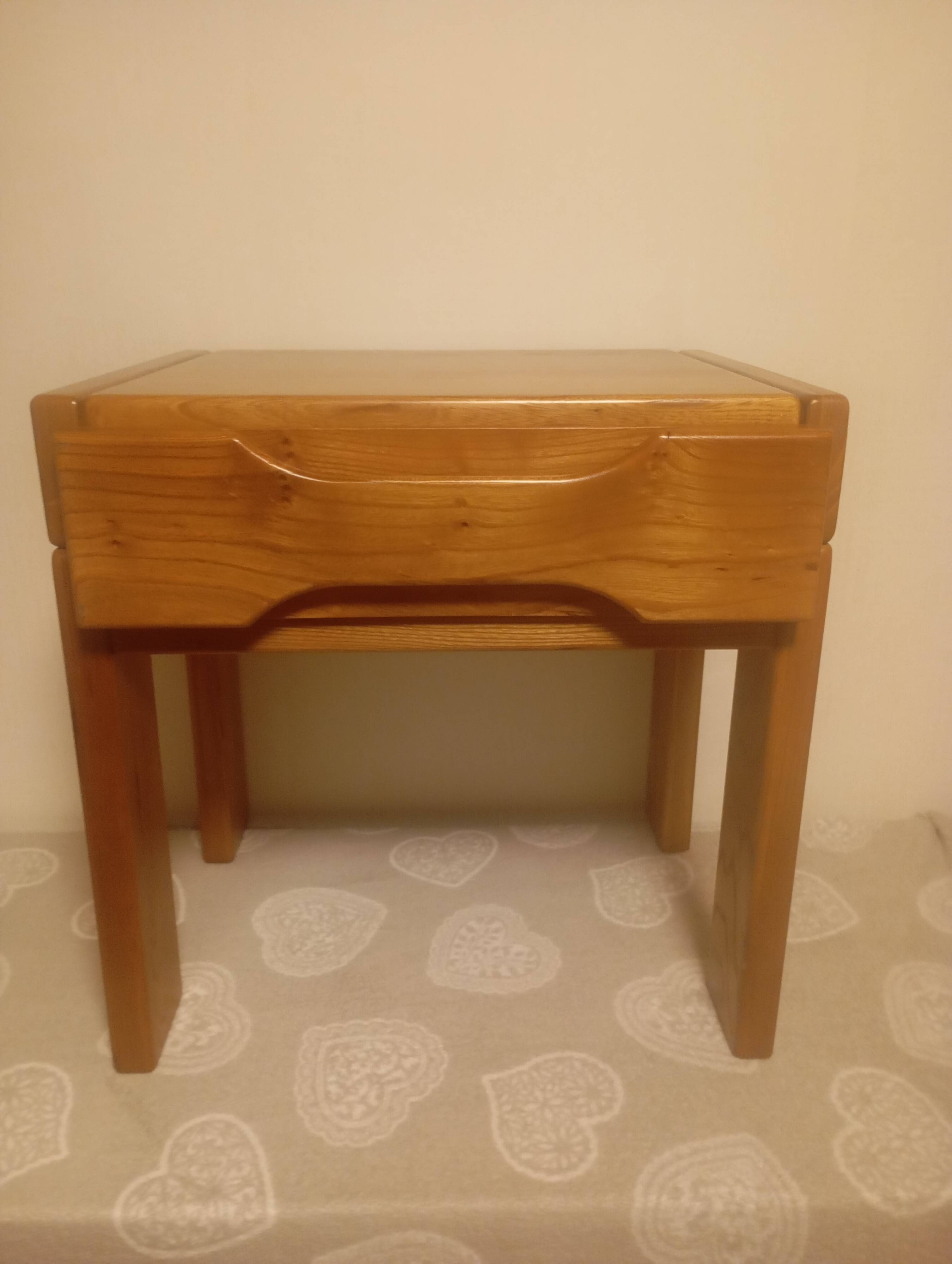 Regain bedside table in solid elm
