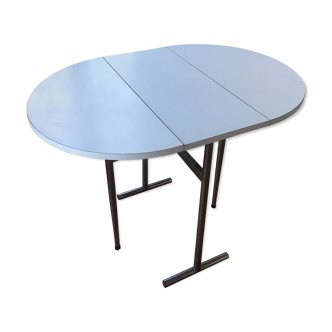 White table in folding formica