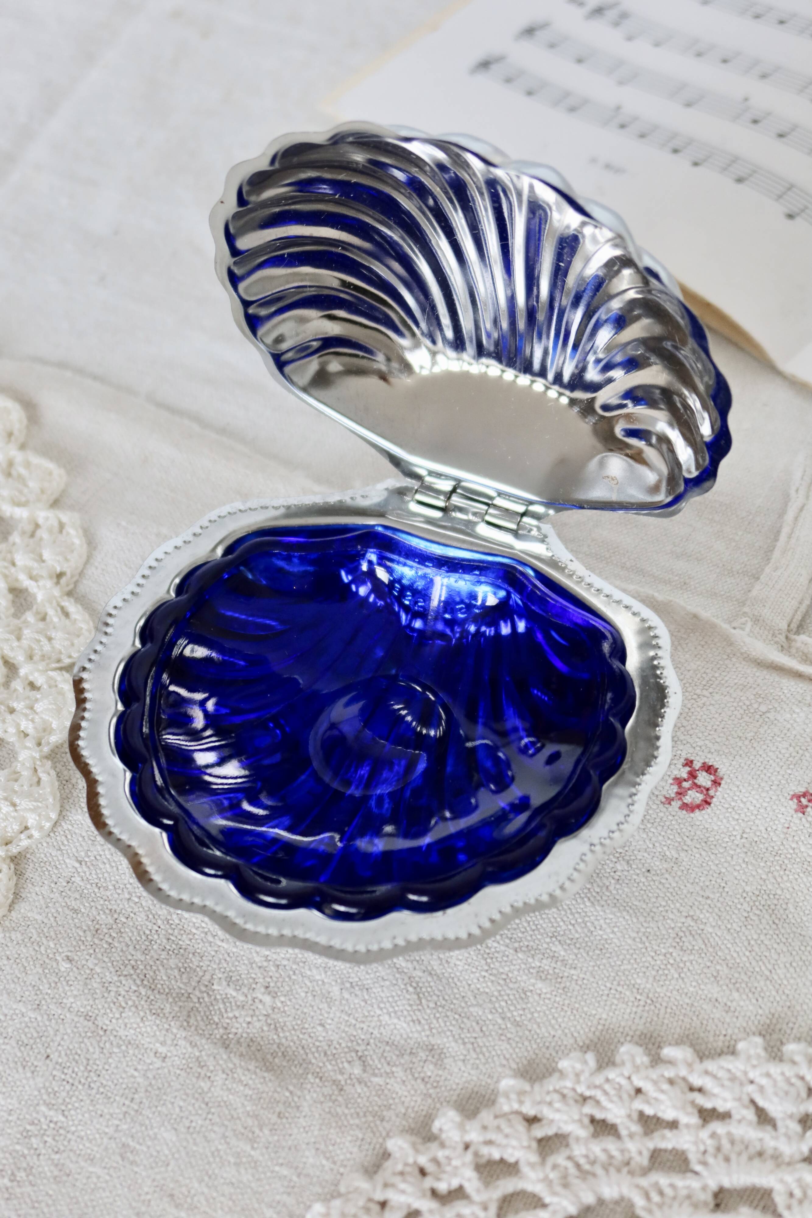 Vintage shell butter dish from the 1970s