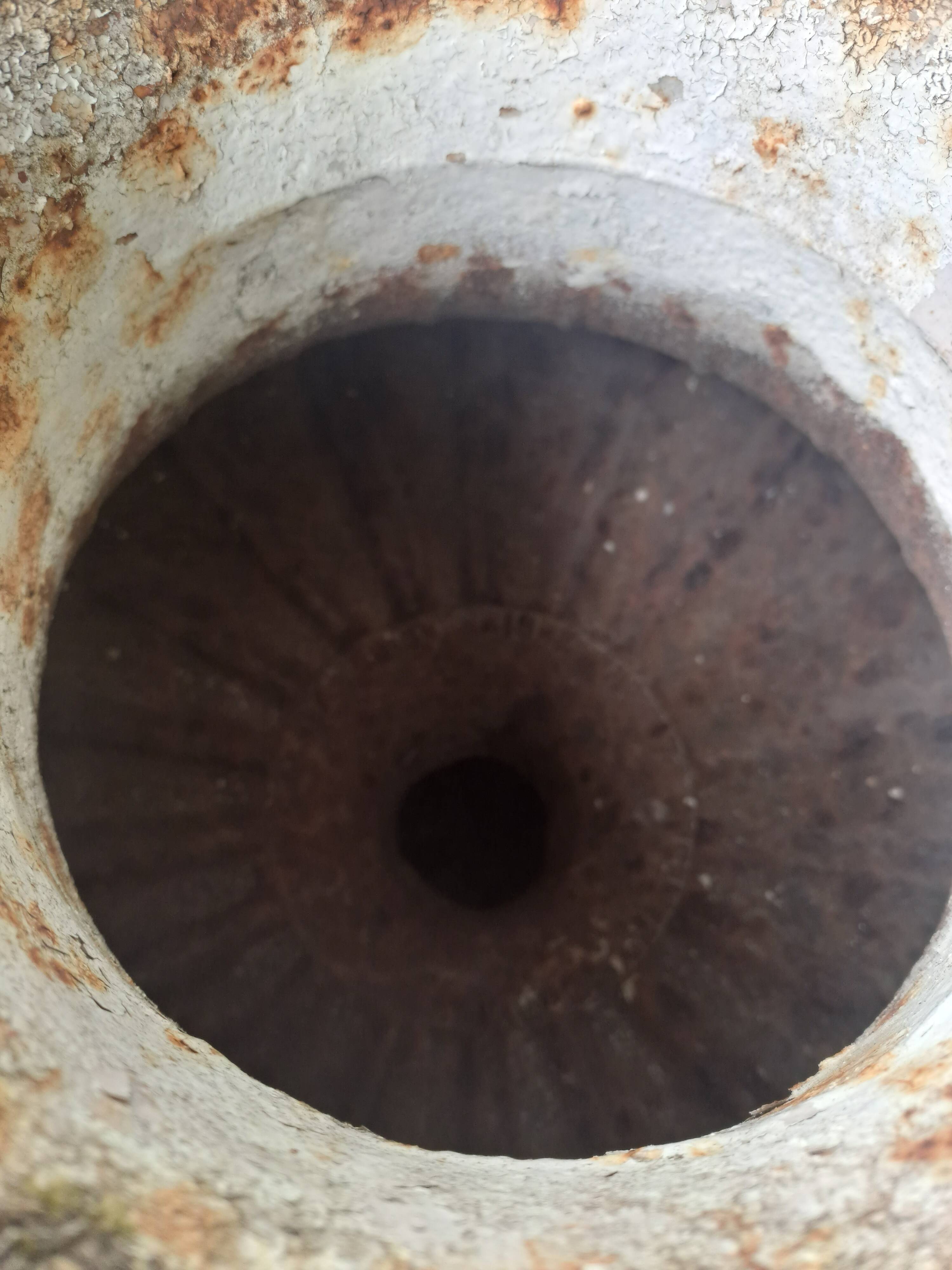 Pair of Médicis planters in cast iron by Godin, 19th century.