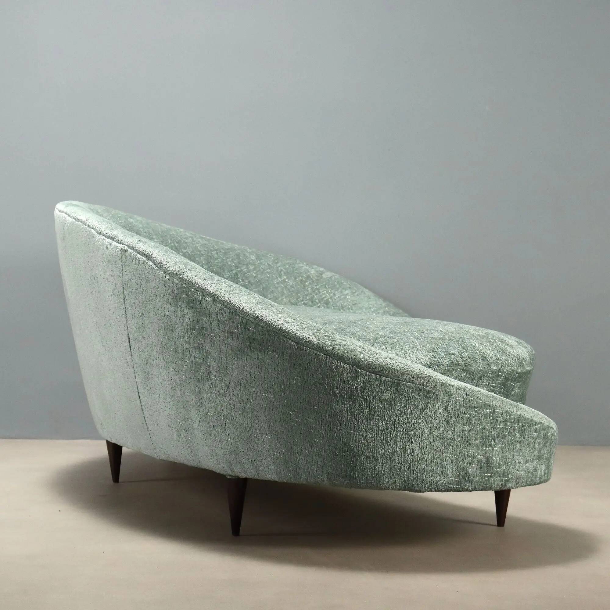 Vintage fabric and beech sofa, Italian design from the 1950s.