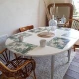 Scandinavian extendable table with butterfly extensions
