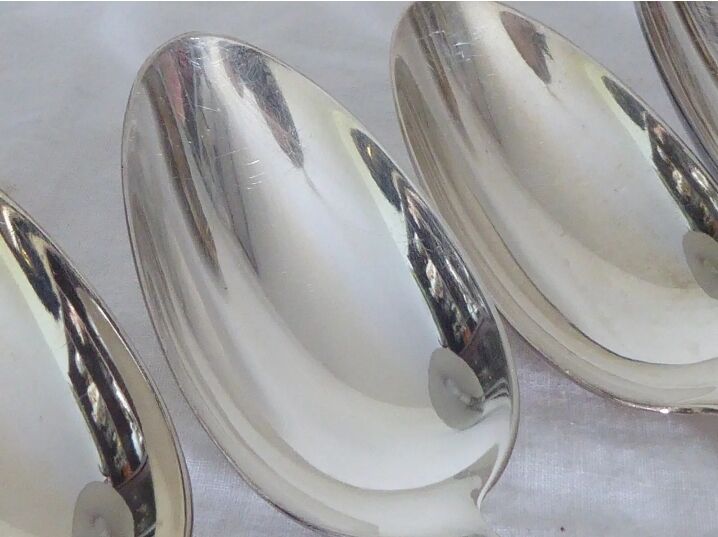 11 cuillères de table en métal argenté Reneka