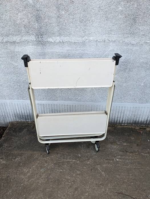 Folding rolling table, serving