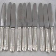 12 dessert, cheese, and hors d'oeuvre knives Grand Prix, Art Deco in silver-plated metal.