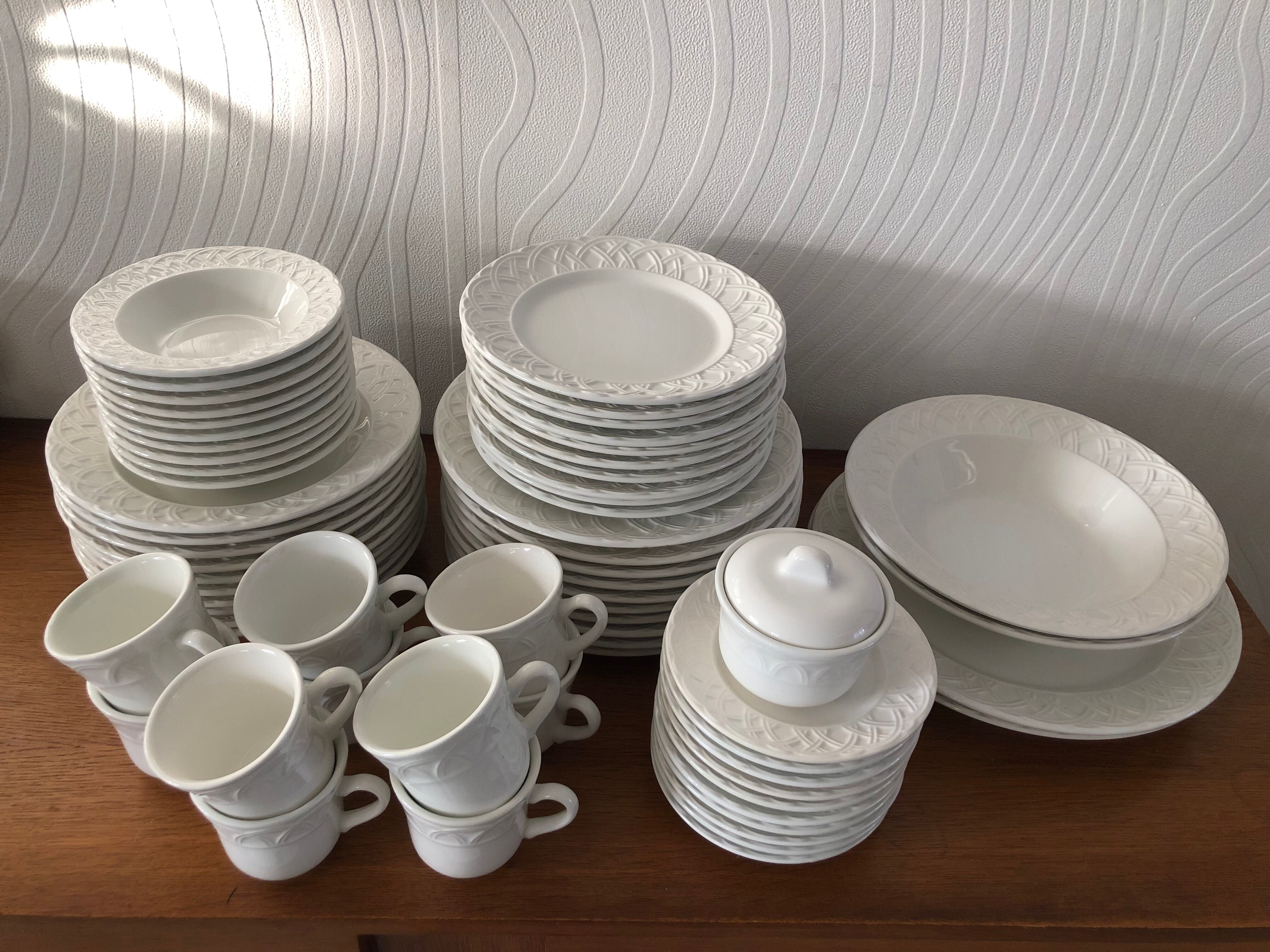 Dish set 60 pieces in white earthenware Italy Quadrifoglio