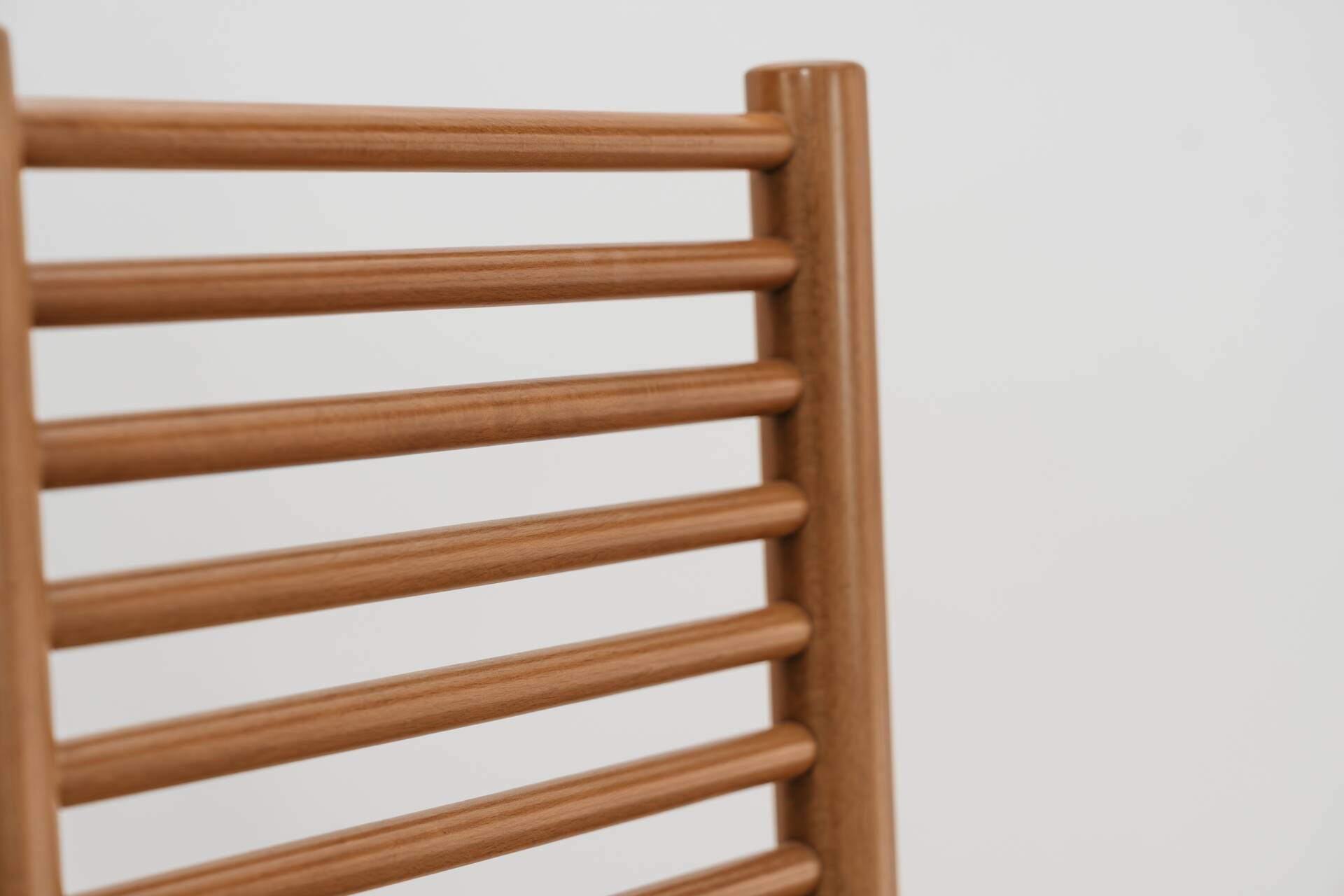 Set Da Pranzo Composto Da 4 Sedie Con Schienale A Scaletta Design 70’s
