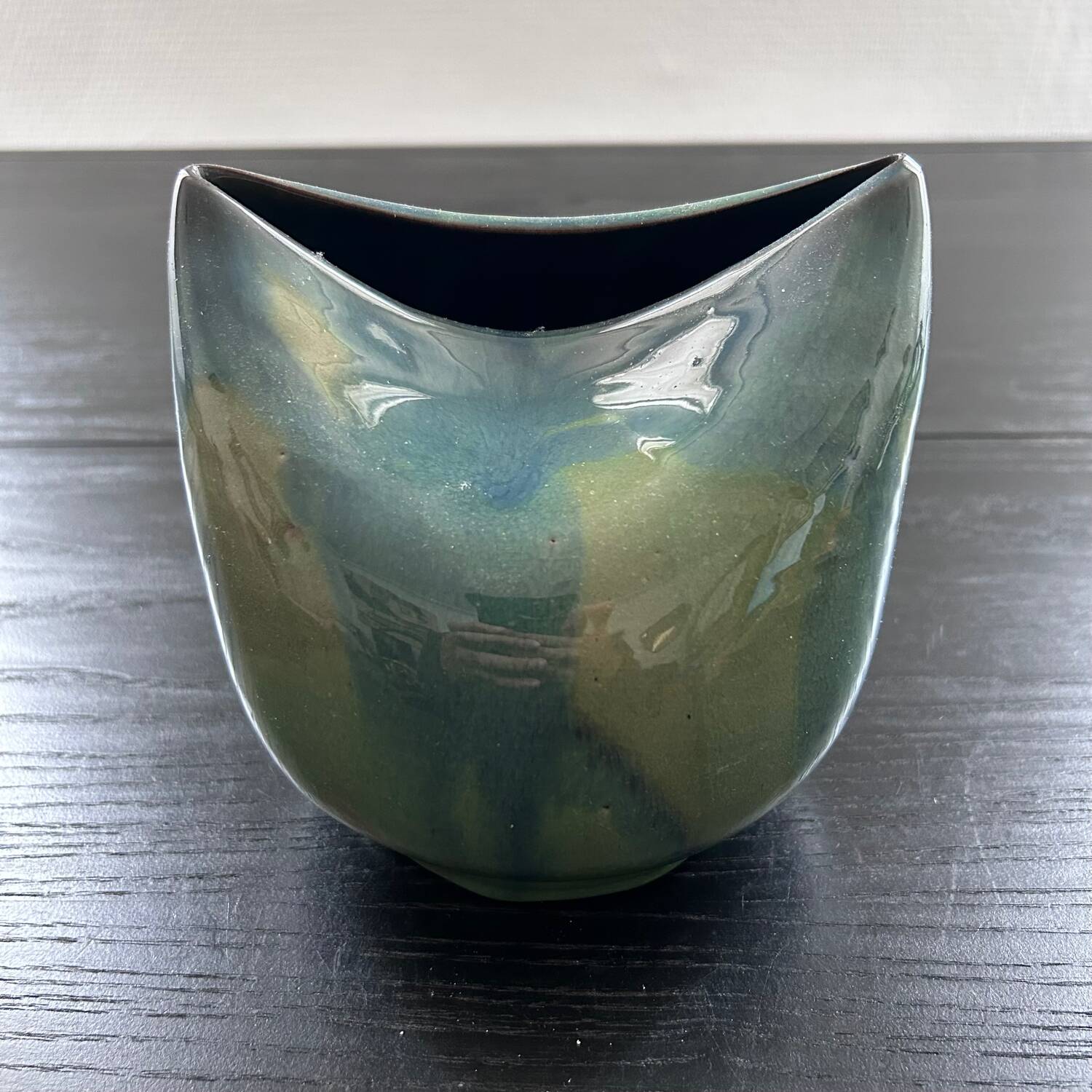 Artist's vase in mixed earth