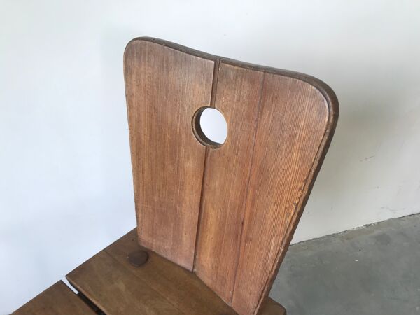 Suite de 6 chaises savoyardes en bois massif, vers 1950