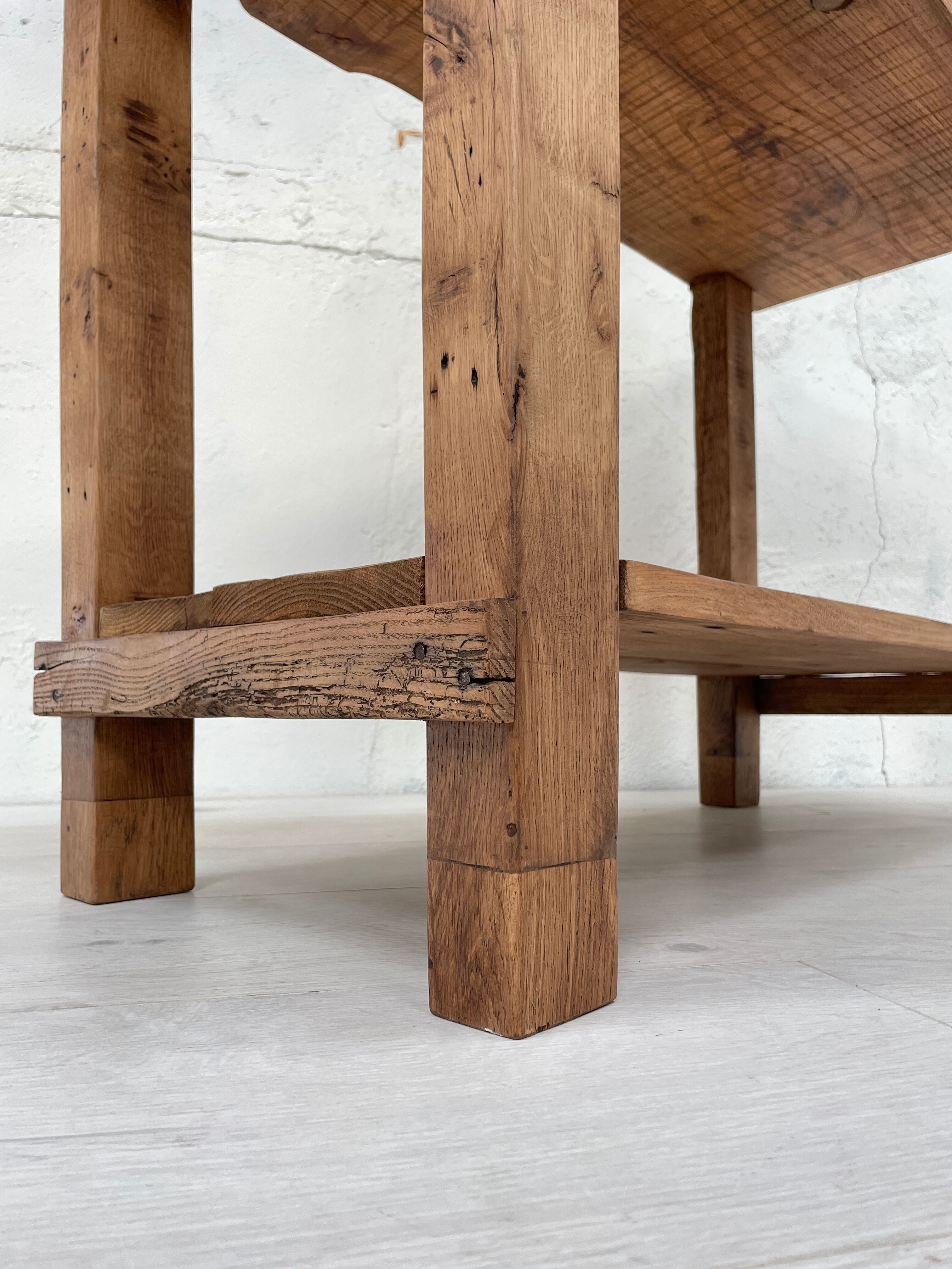 Establishment / console in raw wood