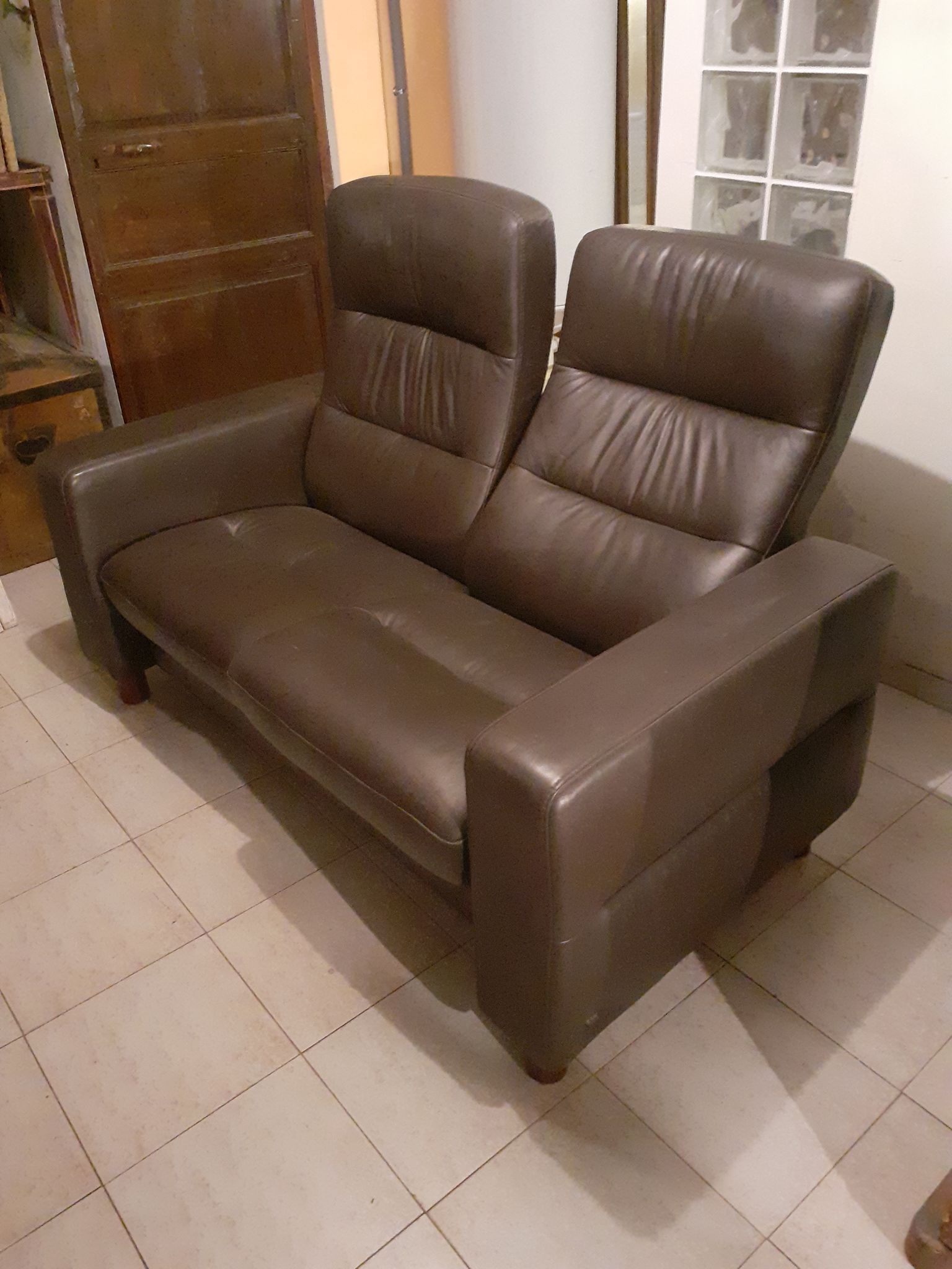 Sofa 2 places Stressless seat ultra comfort, leather Noblesse-Brown, sofa of high quality.