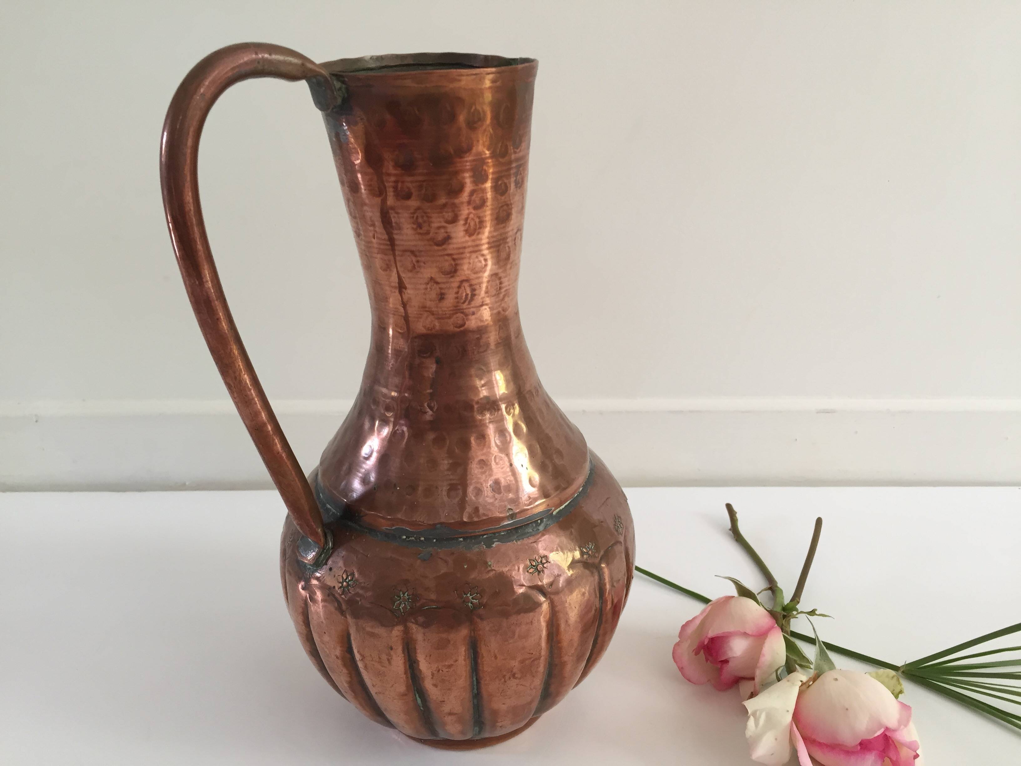 Pitcher-shaped vase in hammered copper