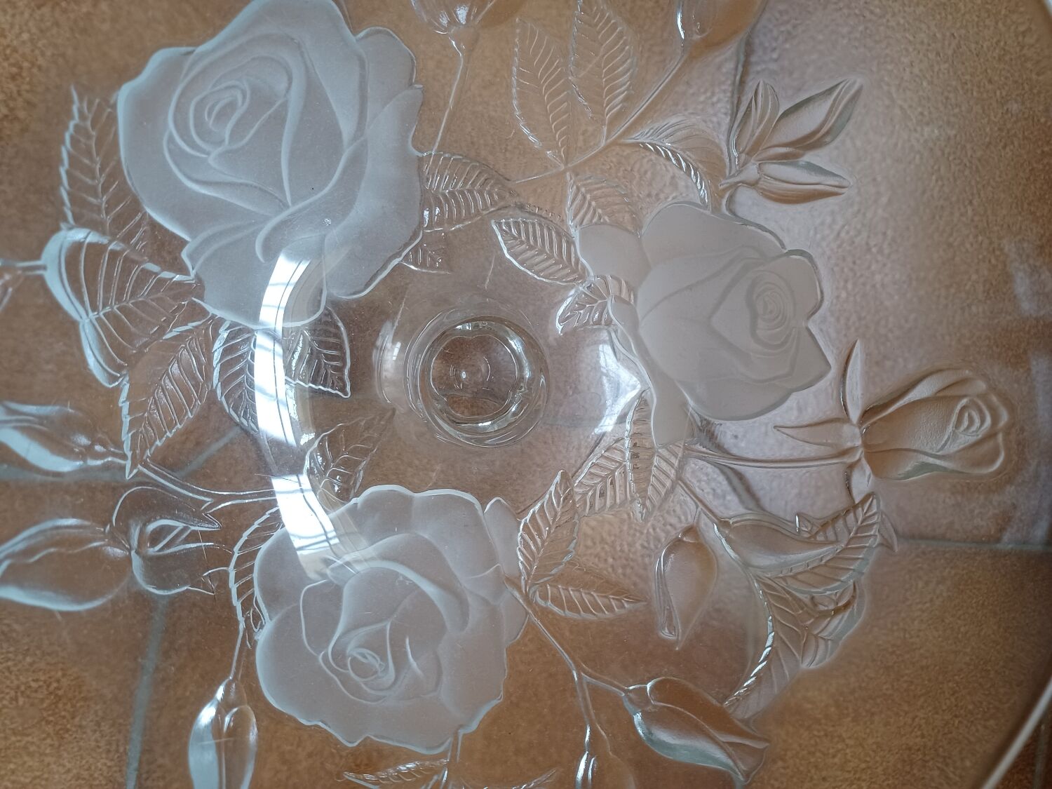 Decorated glass fruit bowl