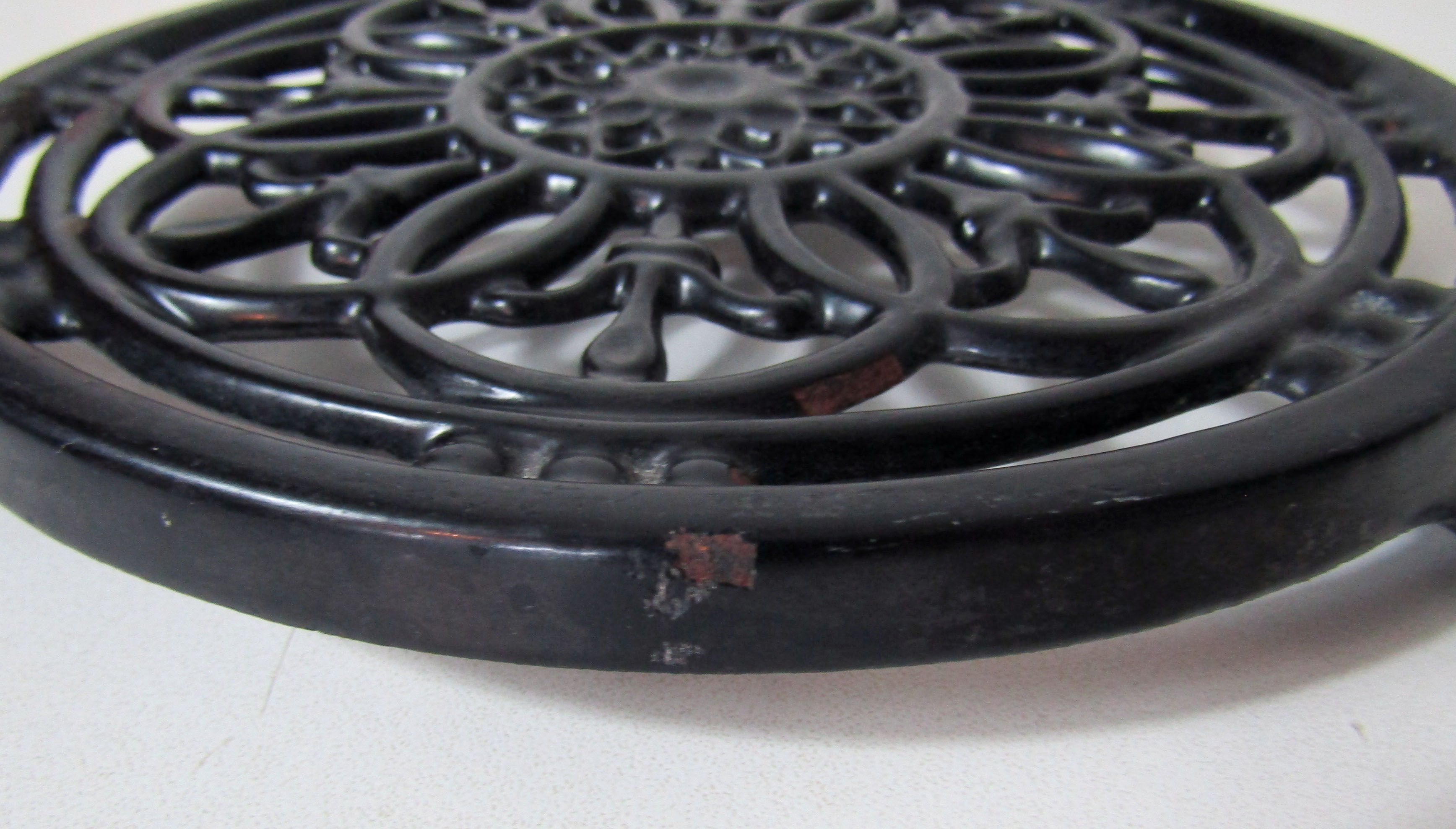 Vintage 21cm black cast iron round flat