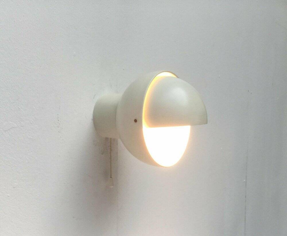 Mid-century Dutch space age wall lamp by Radboud Van Beekum for Raak, 1960s.