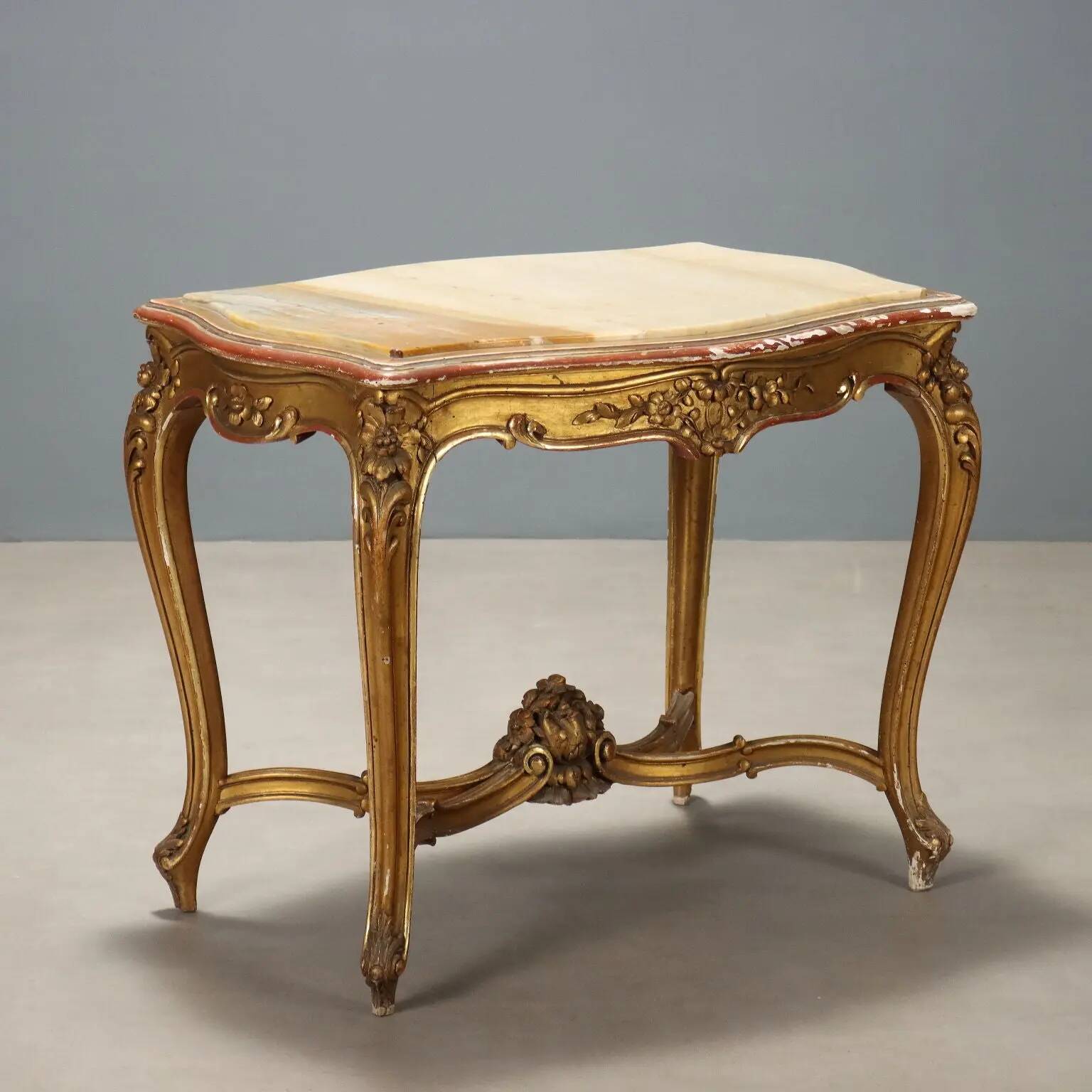 Petite table ancienne style baroque en bois sculpté, Italie, XIXe siècle