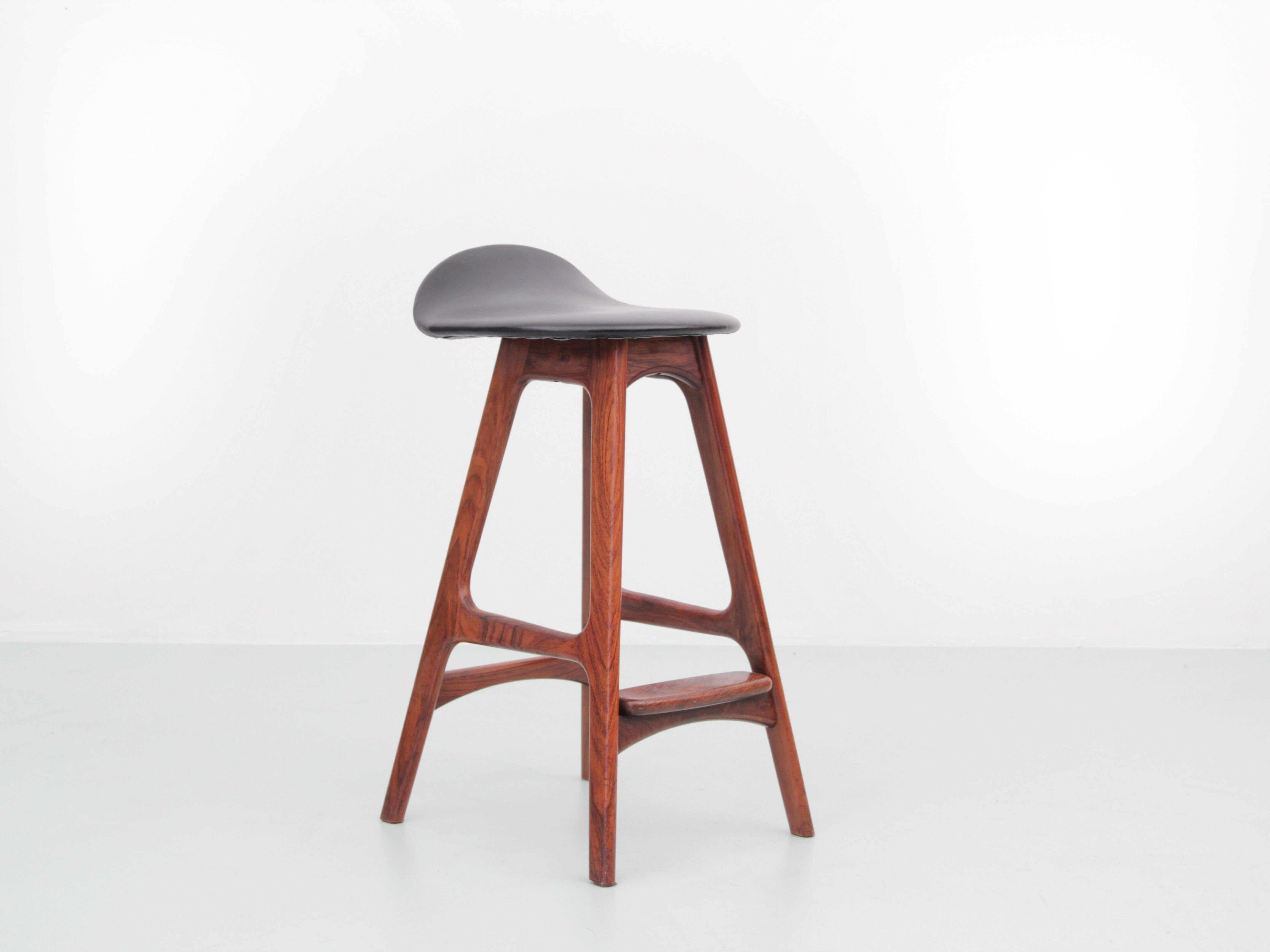 Scandinavian bar stool in OD61 style rosewood. H 62 cm.