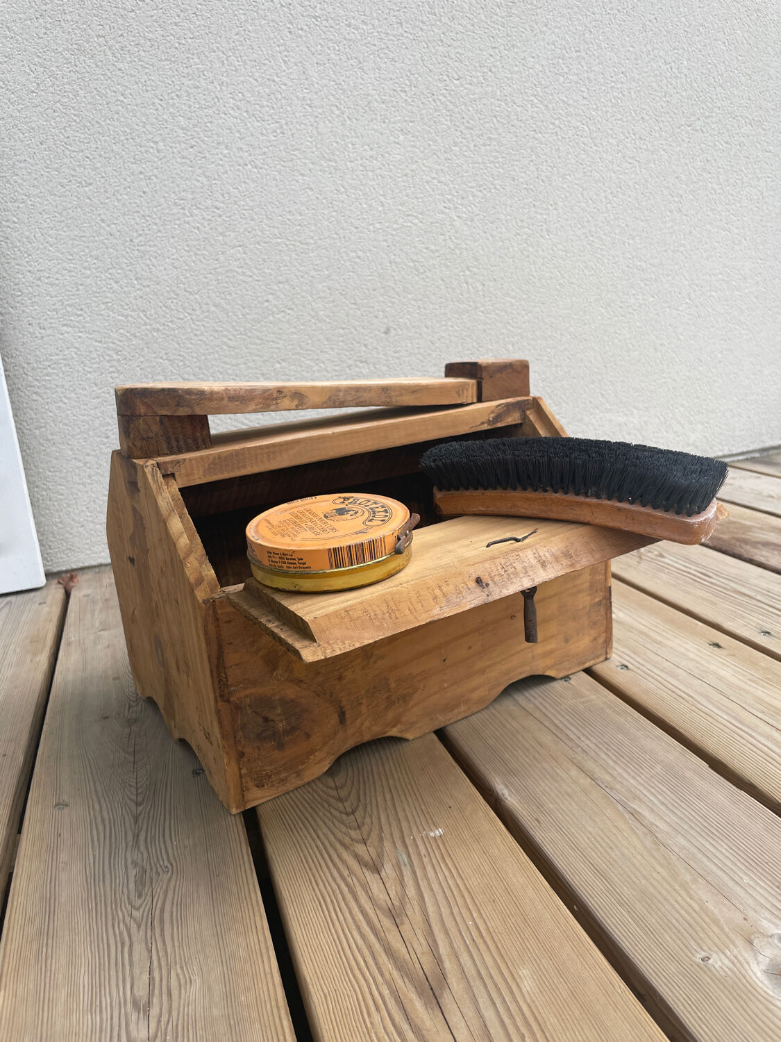 Shoeshine box