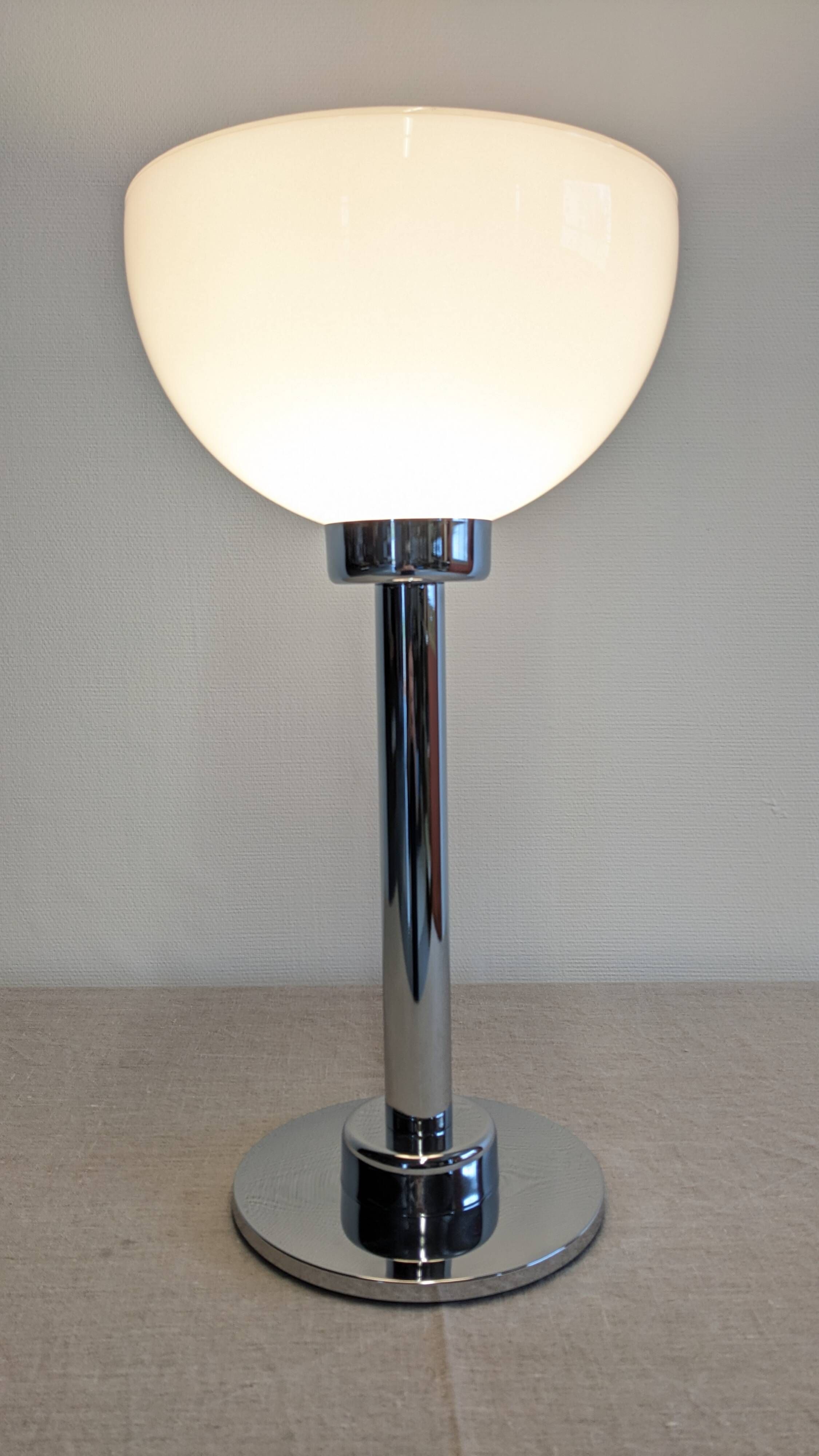 Modernist lamp model New-York by S.C.E for Habitat, France around 1970.