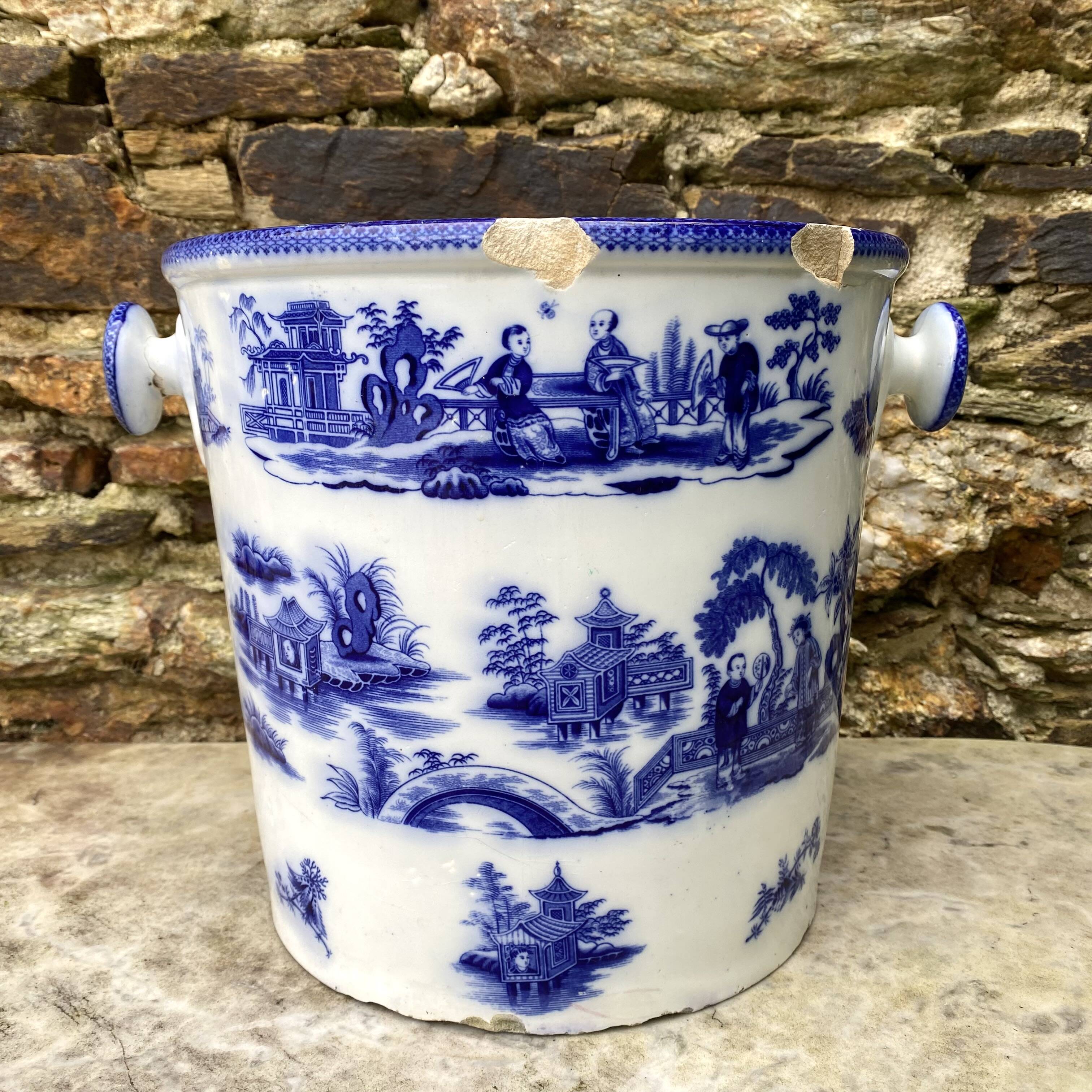 Jules Vieillard Bordeaux cache-pot, large model, blue and white decoration.
