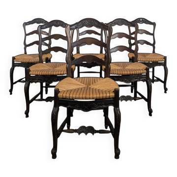 Set of 6 wide Provençal style chairs in carved walnut.
