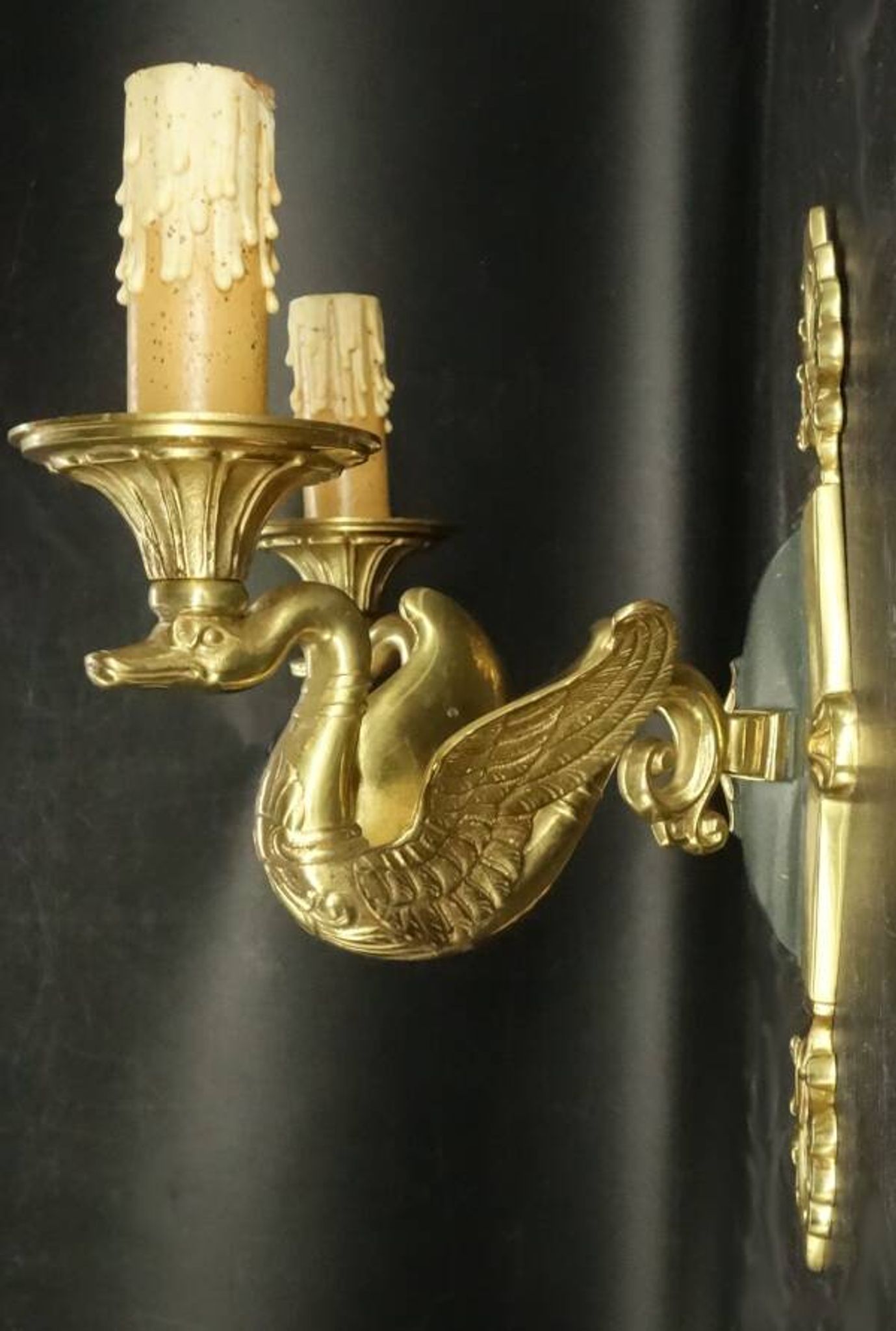 Pair of Empire style wall sconces with swans by Petitot - bronze & green patina
