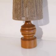 Lampe suedoise en bois tourné et corde 1960