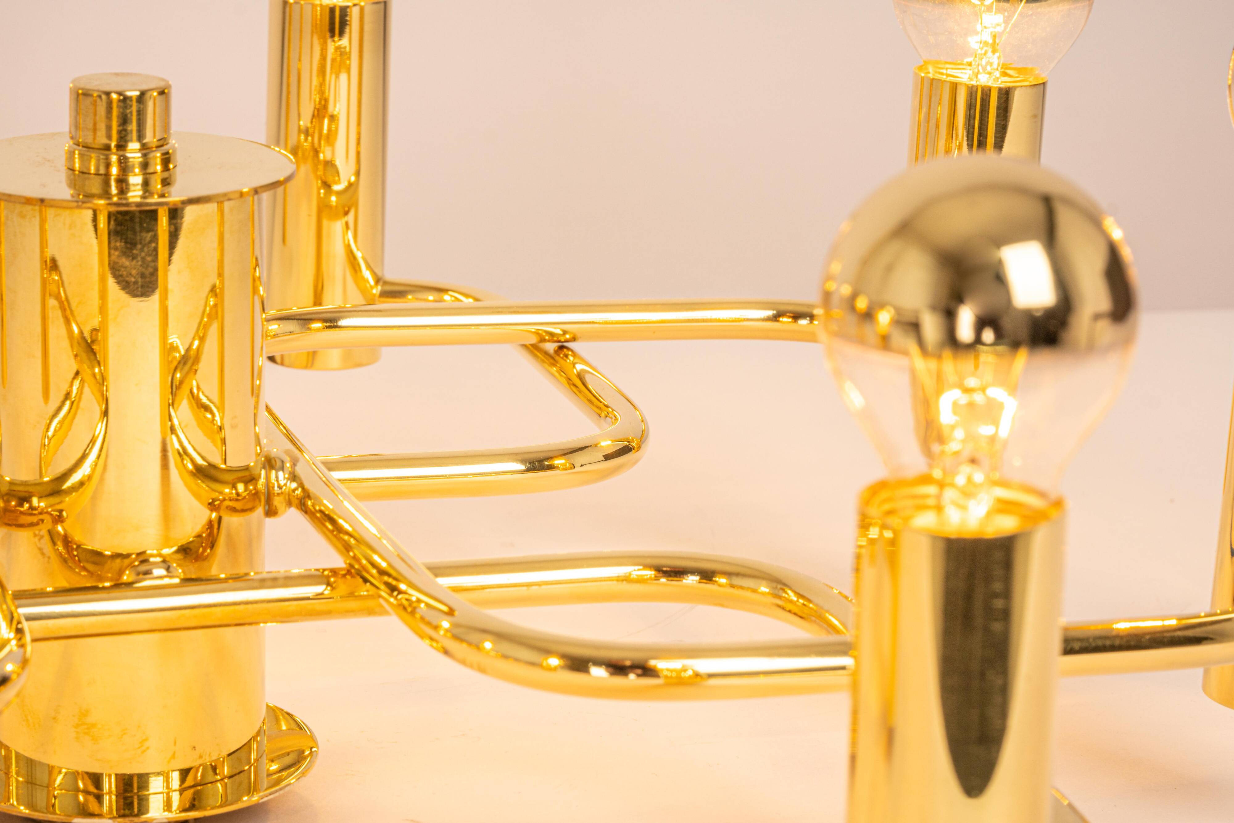 Magnificent mid-century chandelier in the Sciolari style, 1970s.