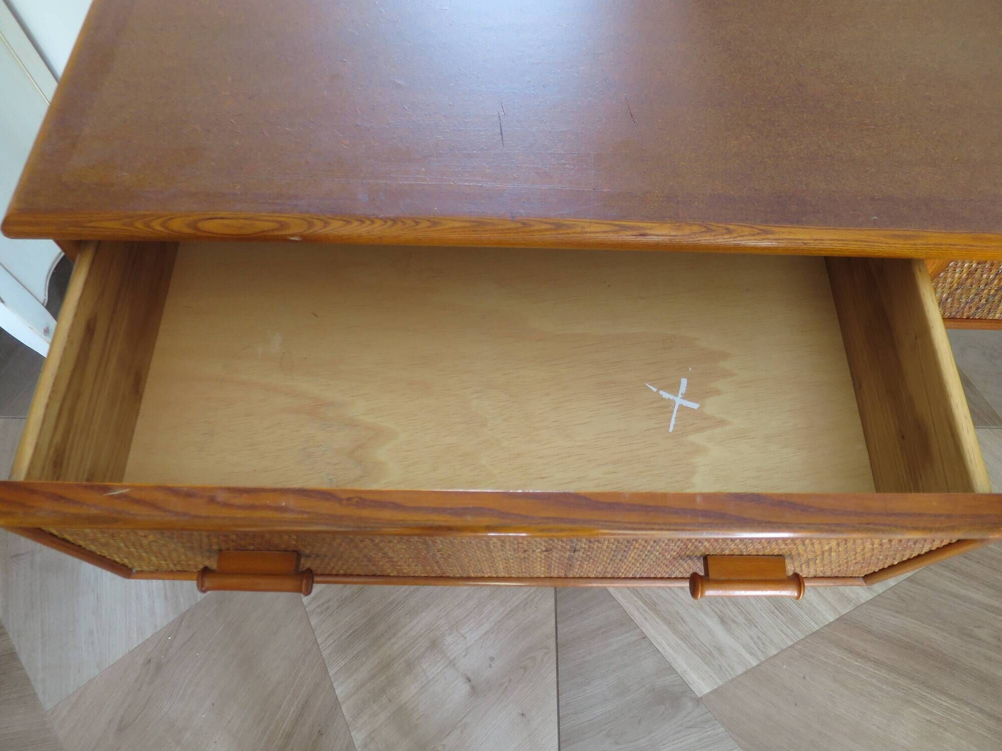 Vintage cane rattan desk with a large top and 5 drawers - 1960s/70s.