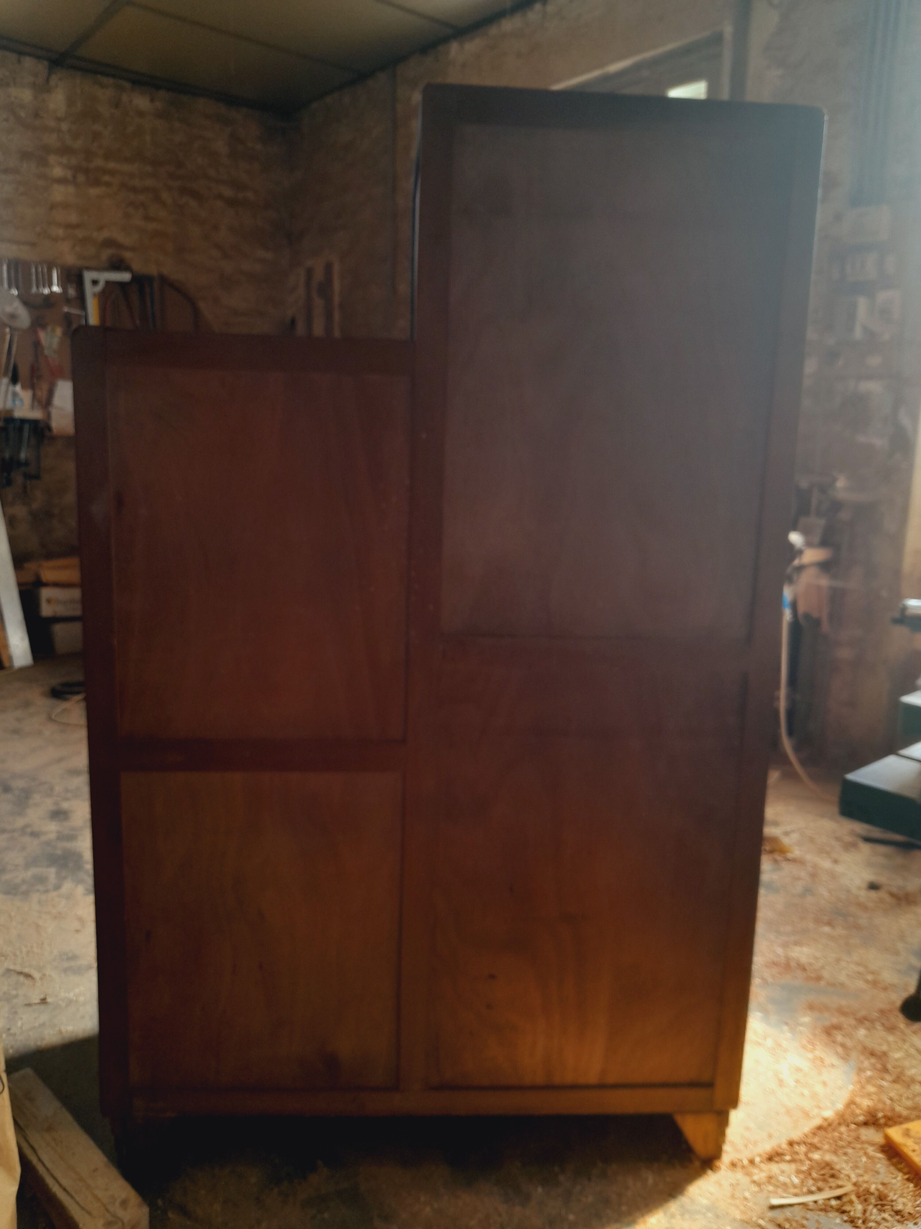 Asymmetrical cabinet 50's