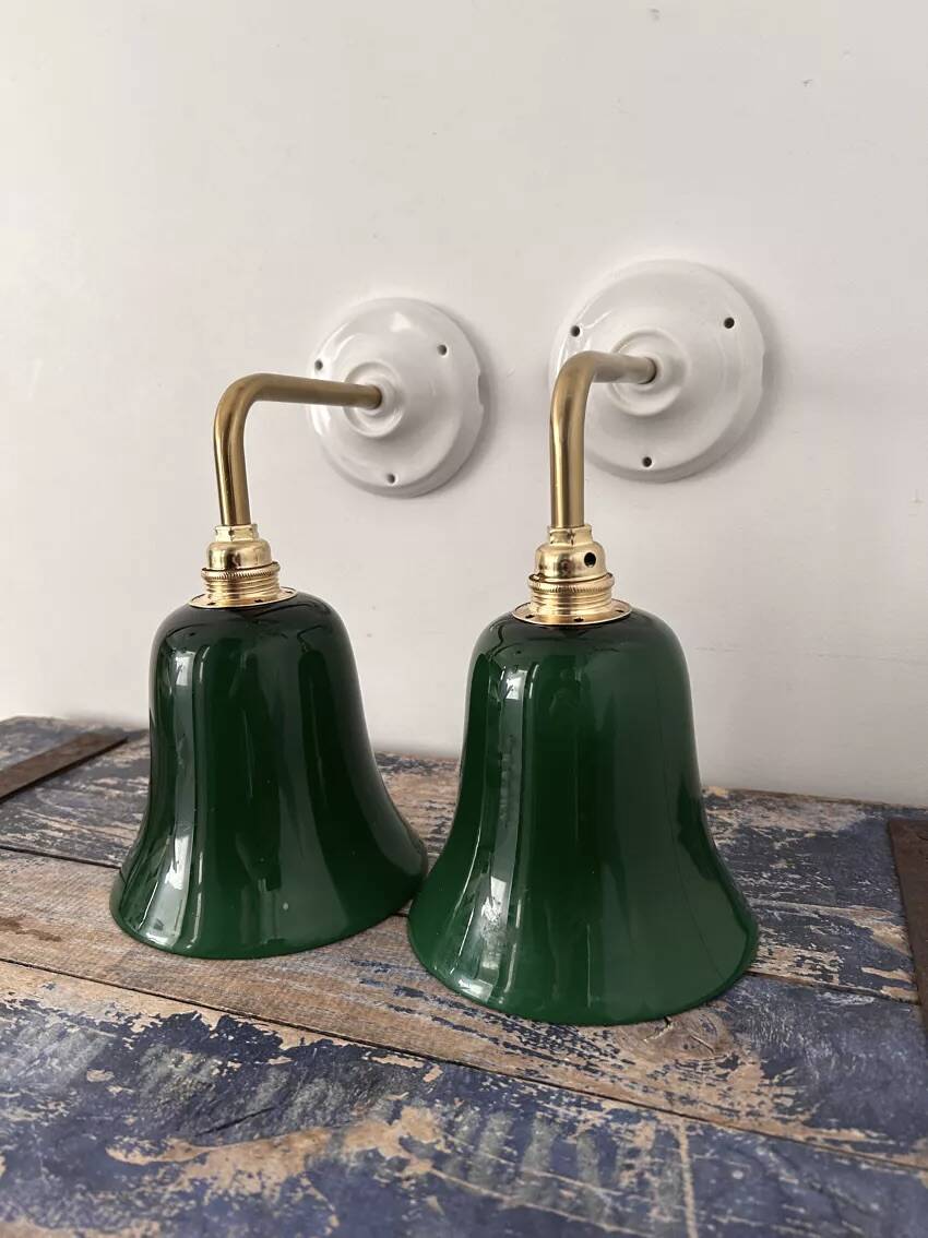 Paire d’appliques murales en opaline verte