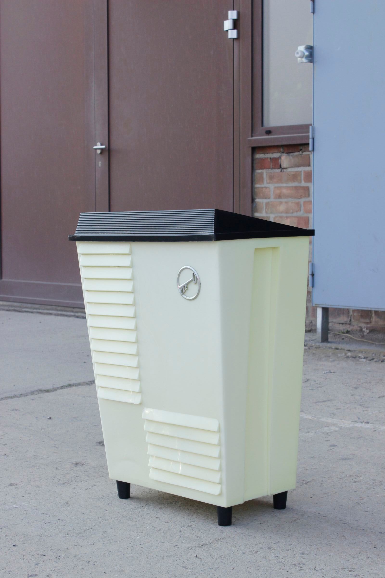 Vintage plastic laundry basket, France 1950s