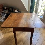 Foldable wooden table