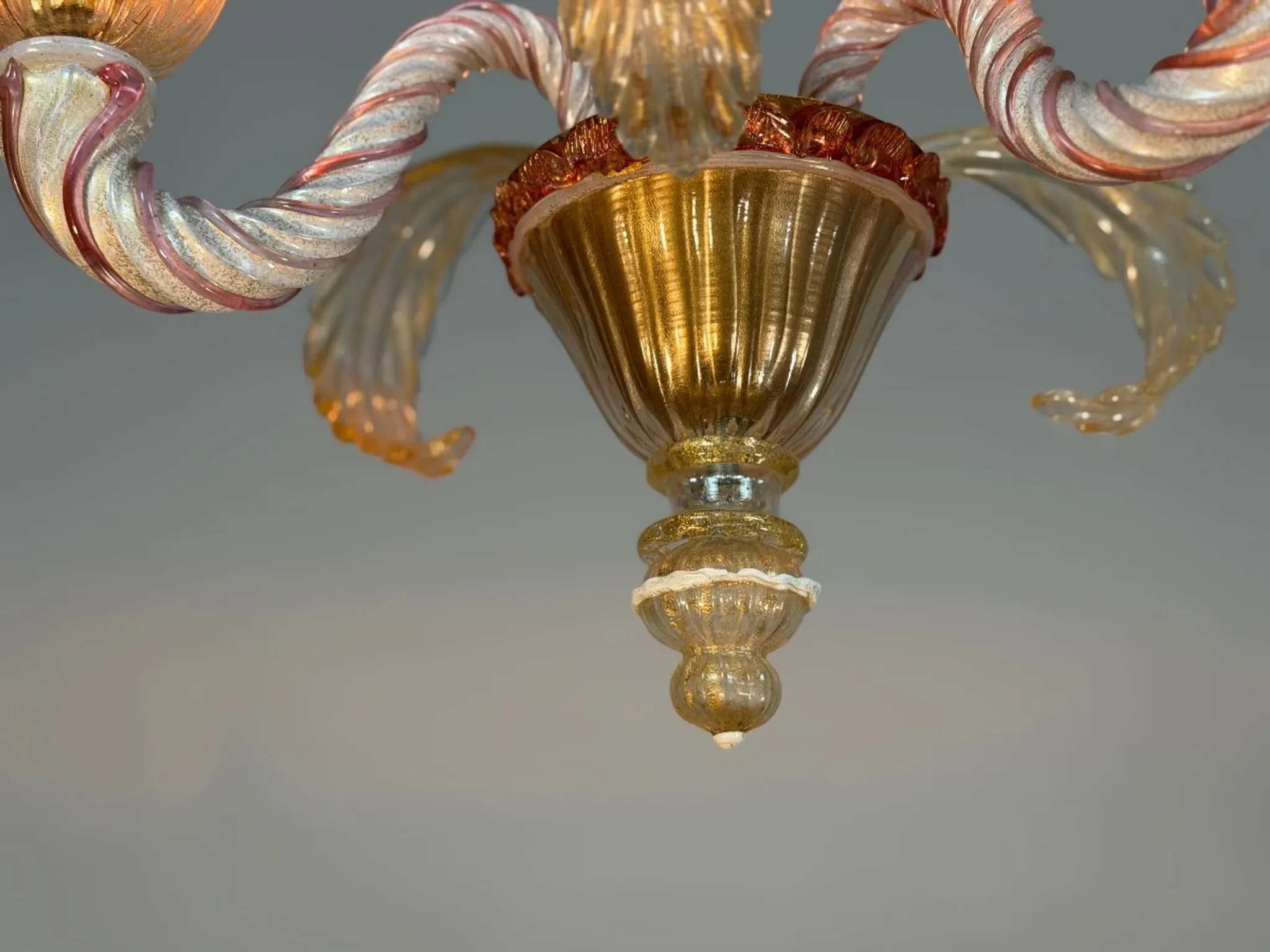 Small Venetian chandelier made of Murano glass circa 1940.