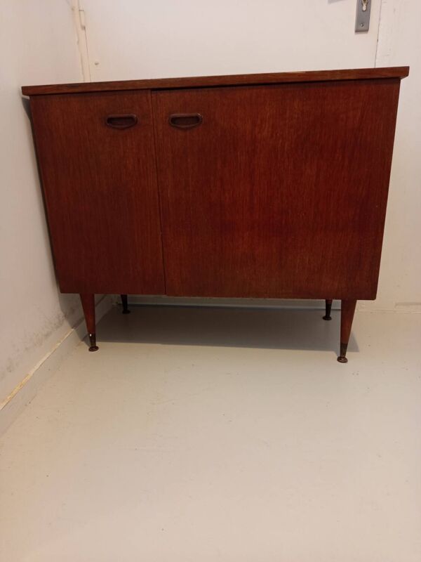 Meuble ancien de machine à coudre