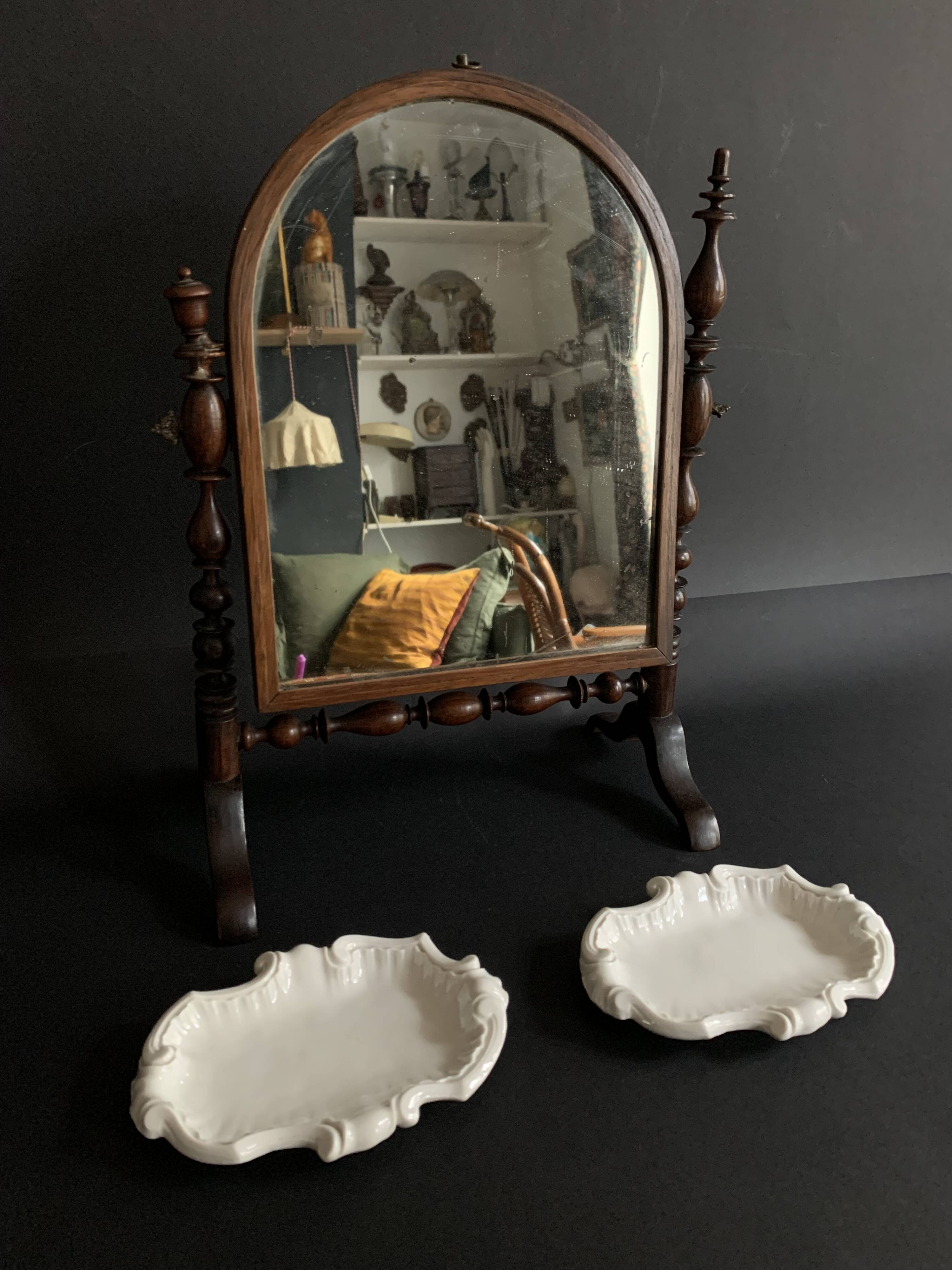 Meissen porcelain shell-shaped bowls, early 19th century, Germany