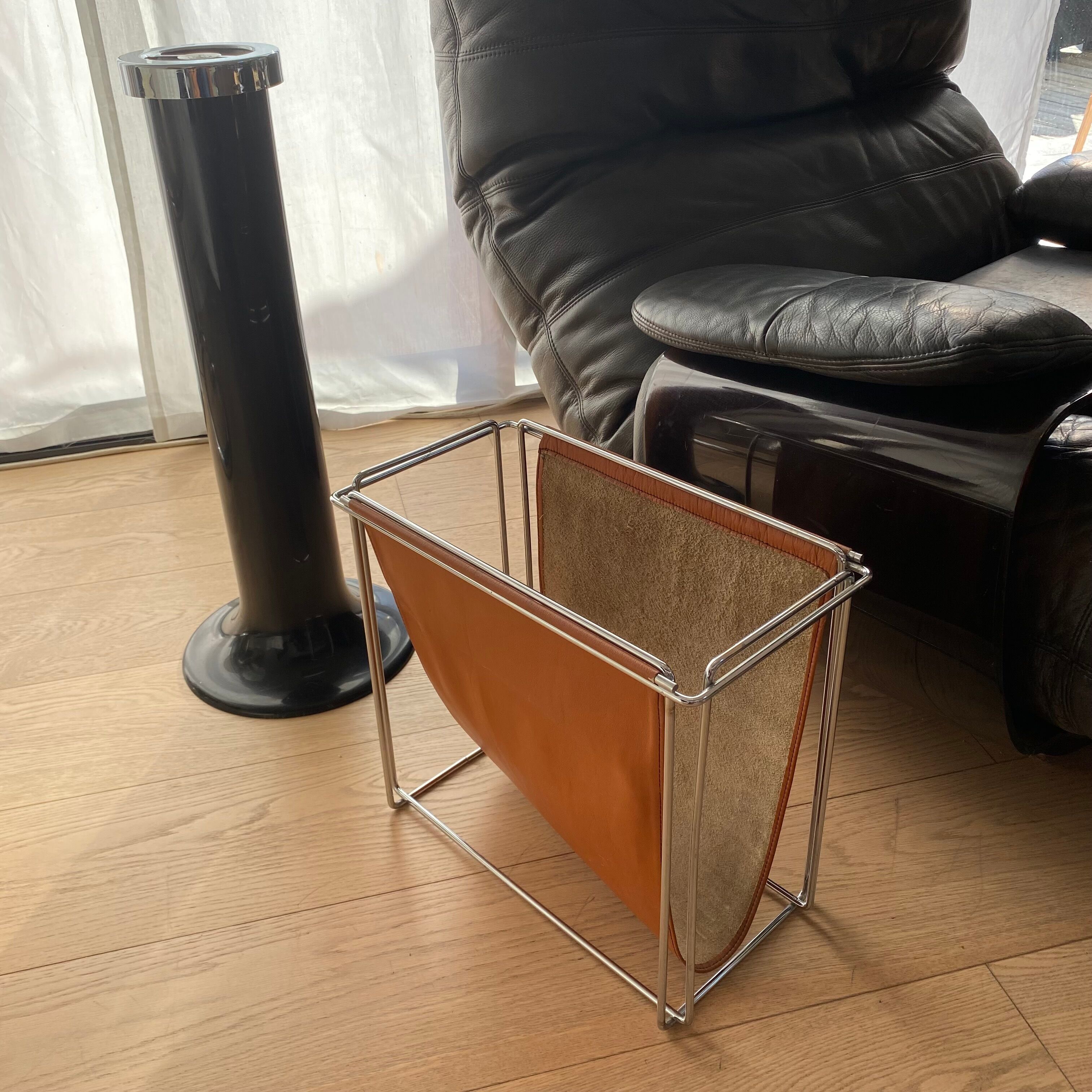 Porte-revue design Gerard Rignault édité par Group S.A. 1960