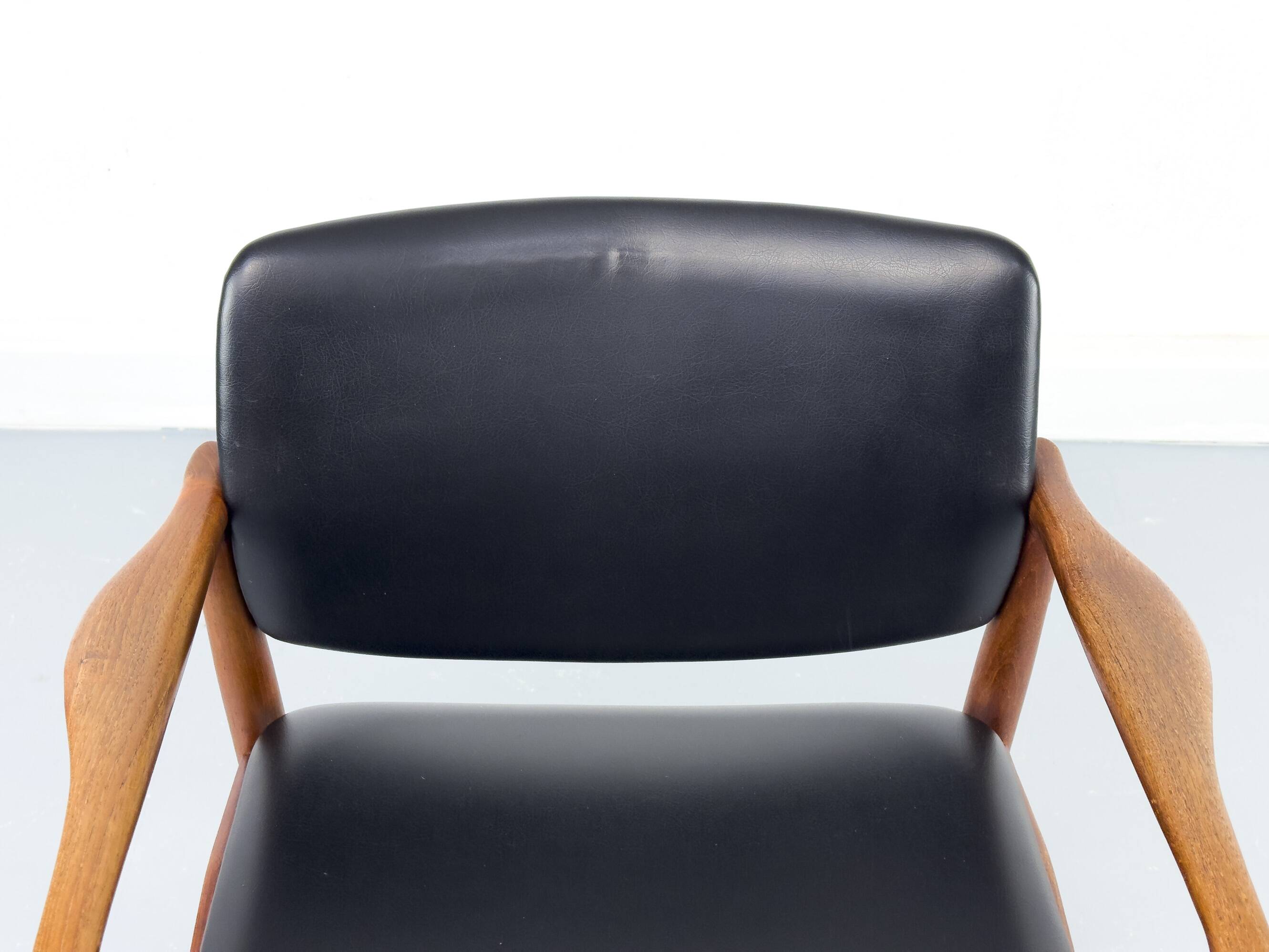 Fauteuil en teck danois par Erik Buch pour Ørum Møbelfabrik, années 1960.