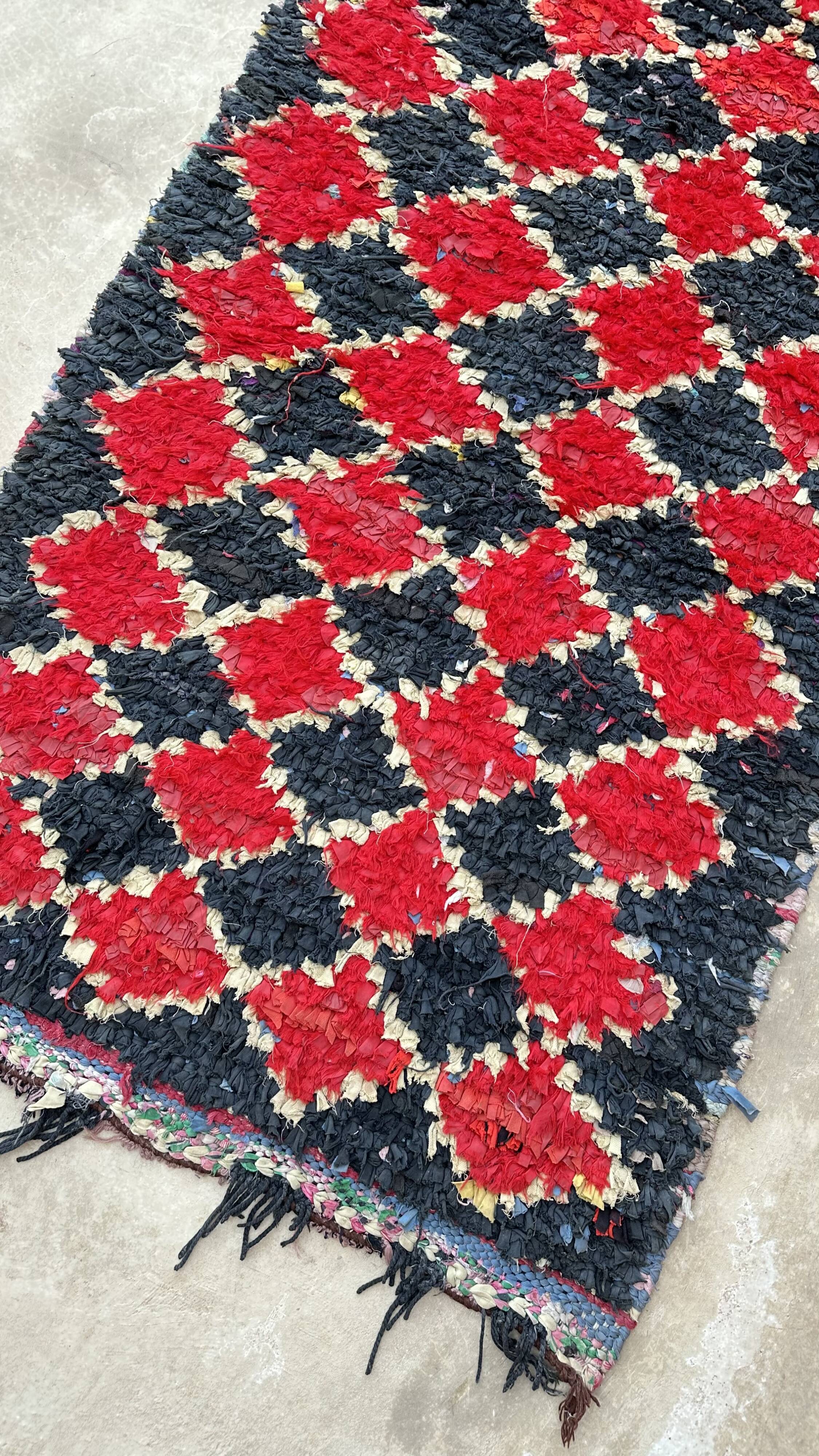 Moroccan carpet red/black - 76 x 253 cm