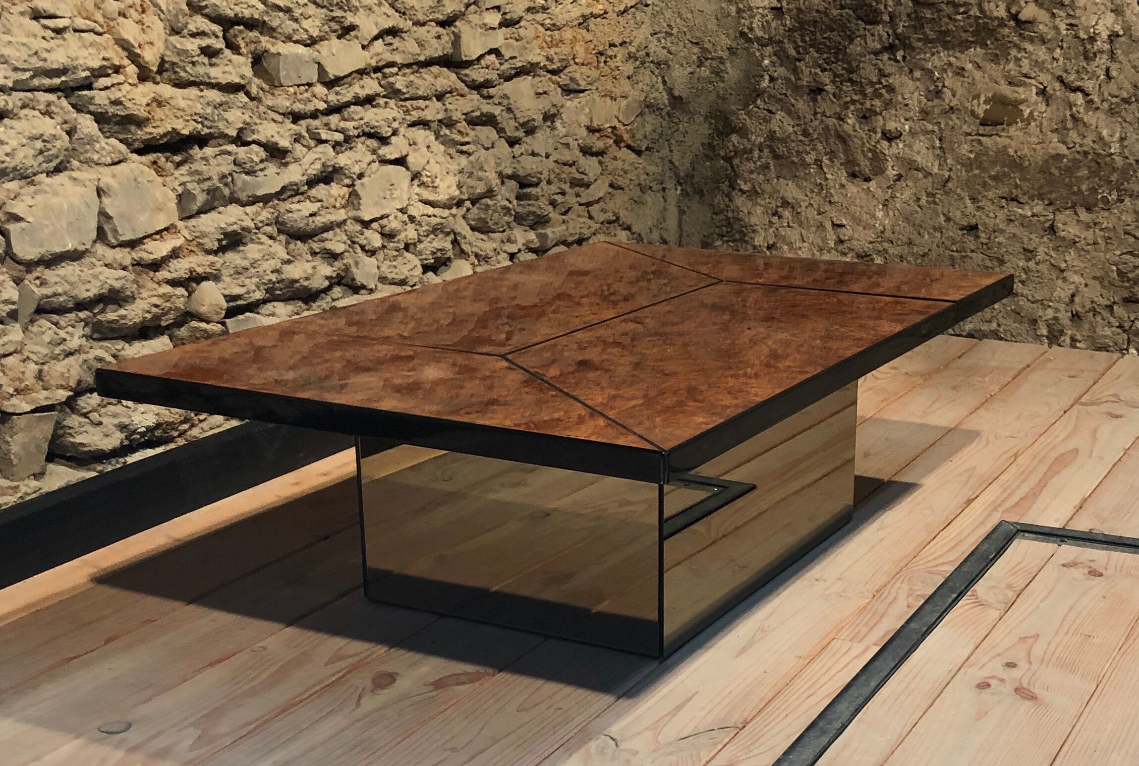 Table basse bar cocktail caché en loupe d'orme de Paul Michel, 1970 Roche Bobois