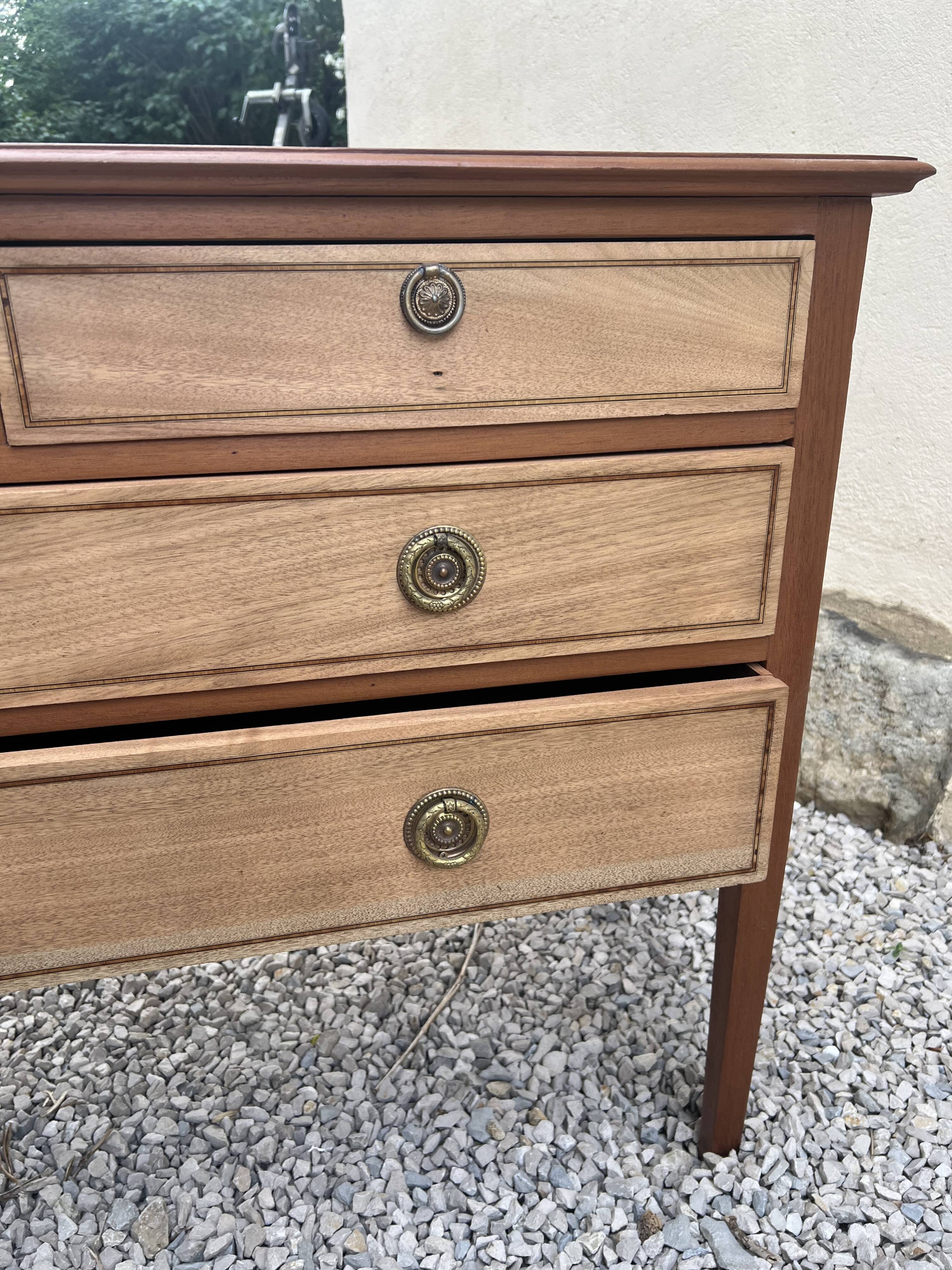 classic commode