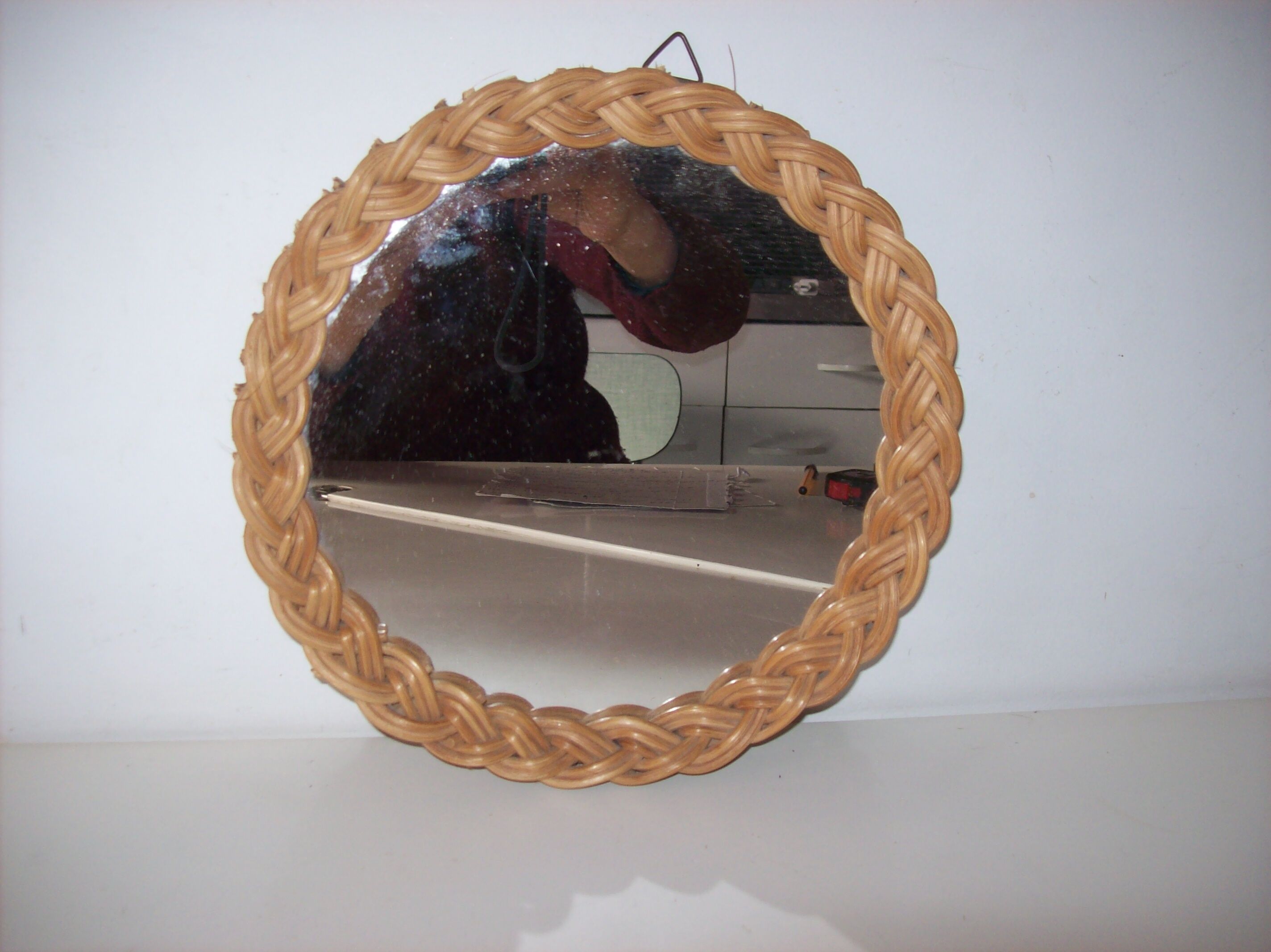 Wicker mirror in its juice