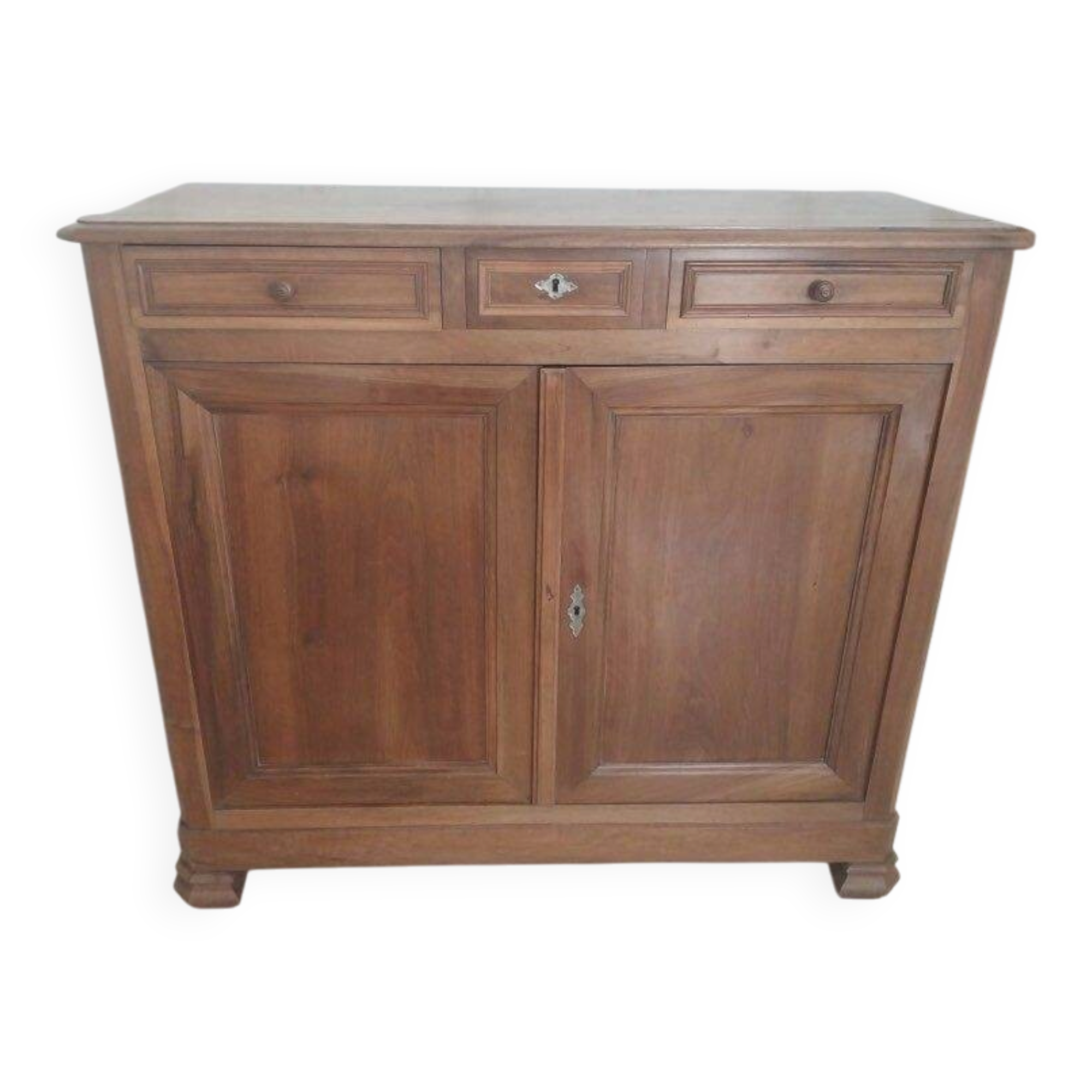 Wooden chest of drawers