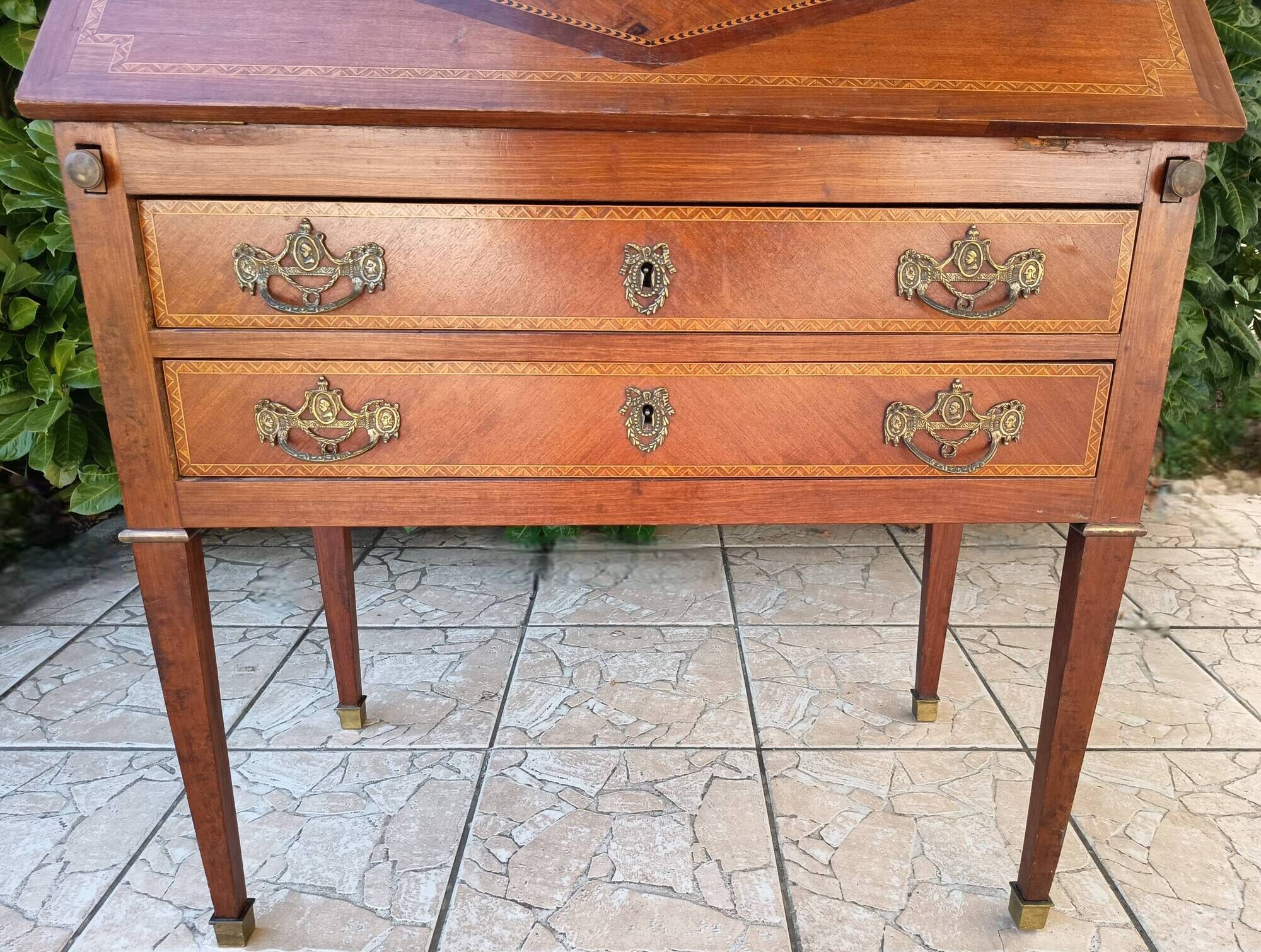 Scriban style English in mahogany.