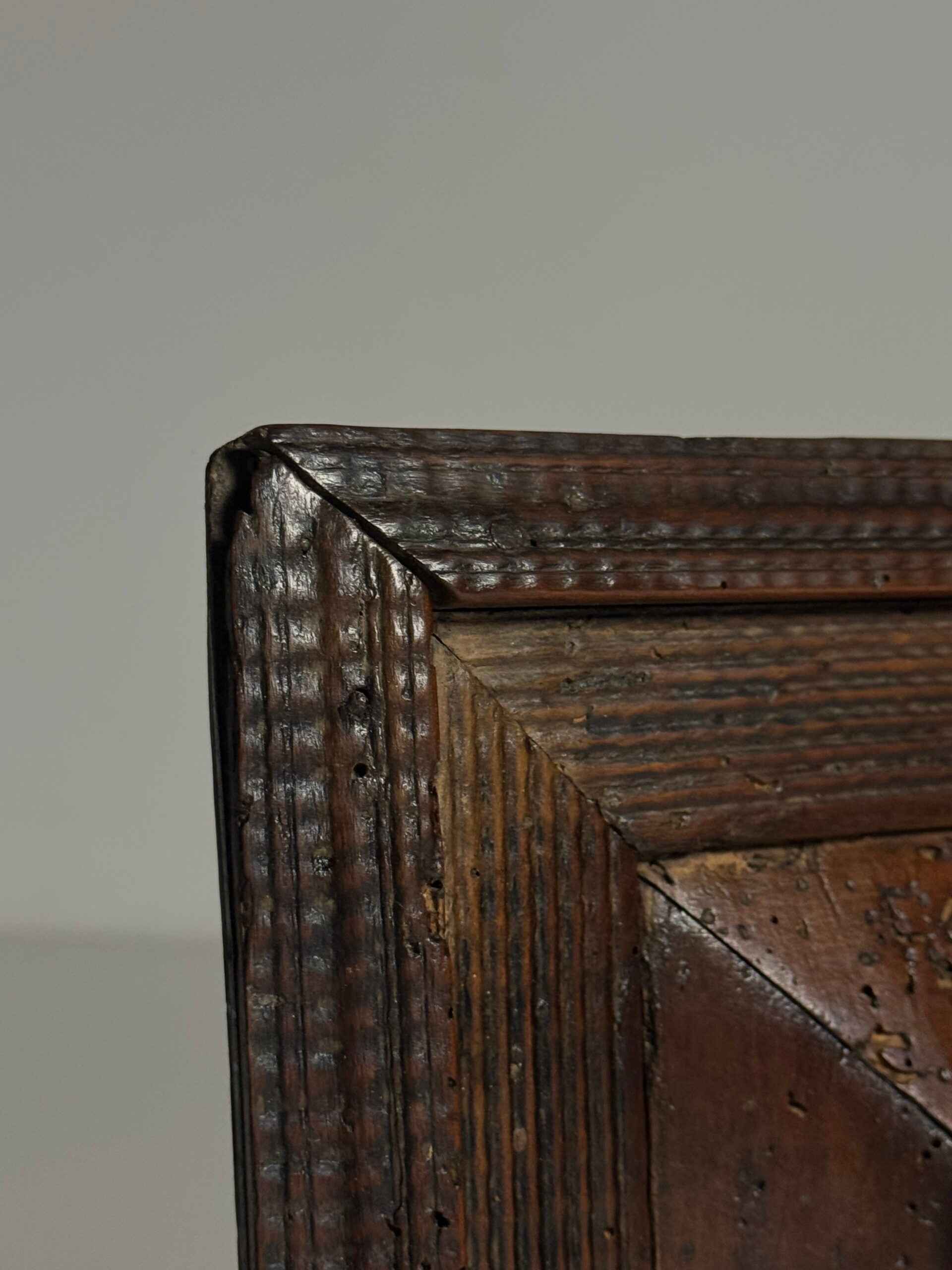 Miroir à cadre ondulé du XVIIIe siècle